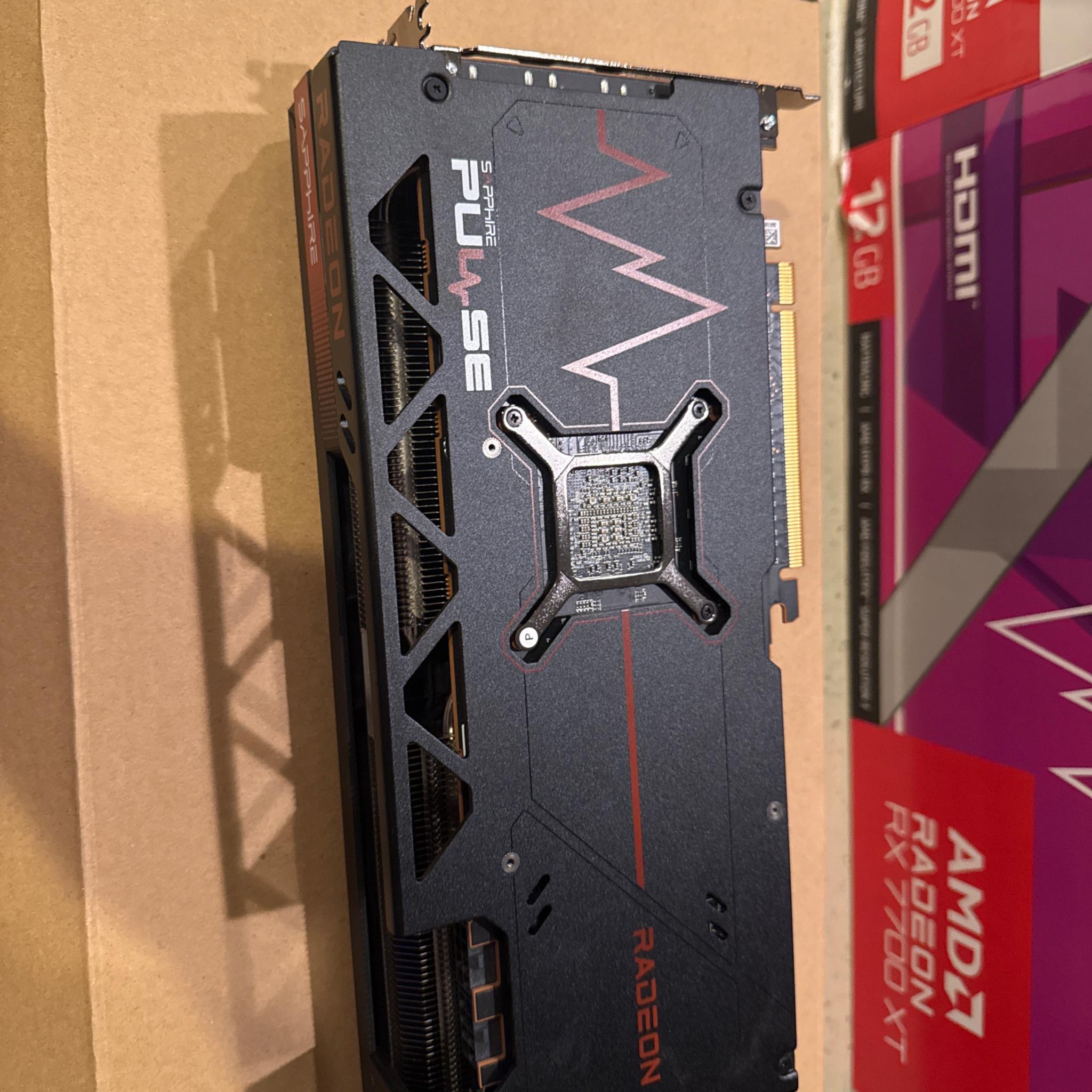 Radeon Rx Sapphire Pulse 7700XT 12gb VRAM