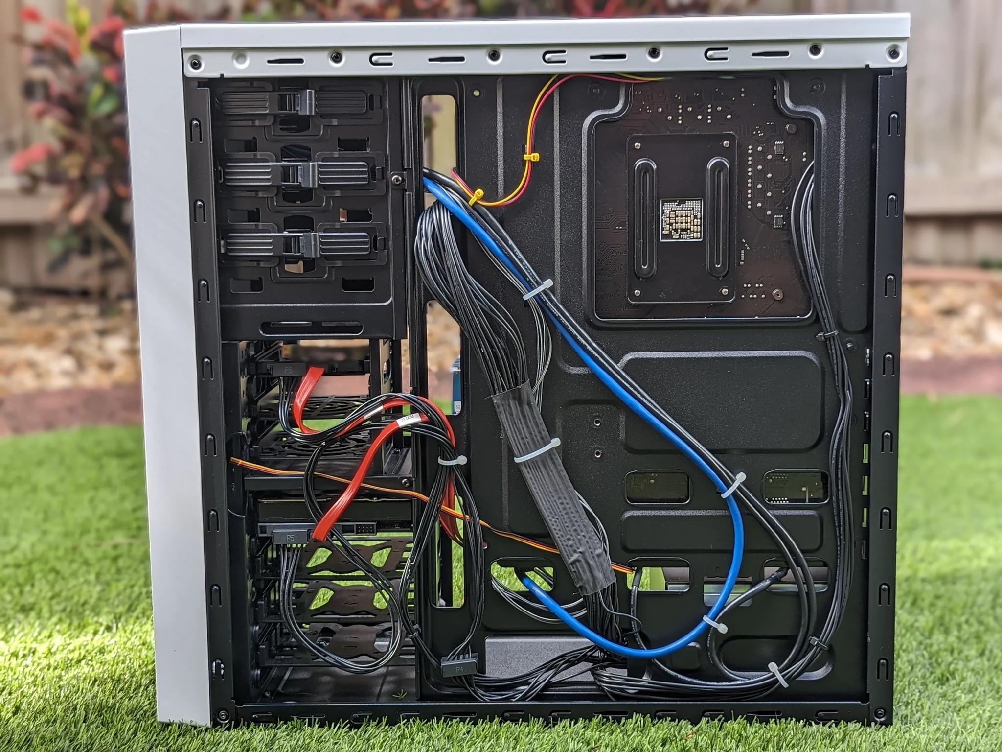 Frosty Vibe PC Ryzen 5 2600 32GB RAM RX 580 8GB 512GB SSD 2TB HDD