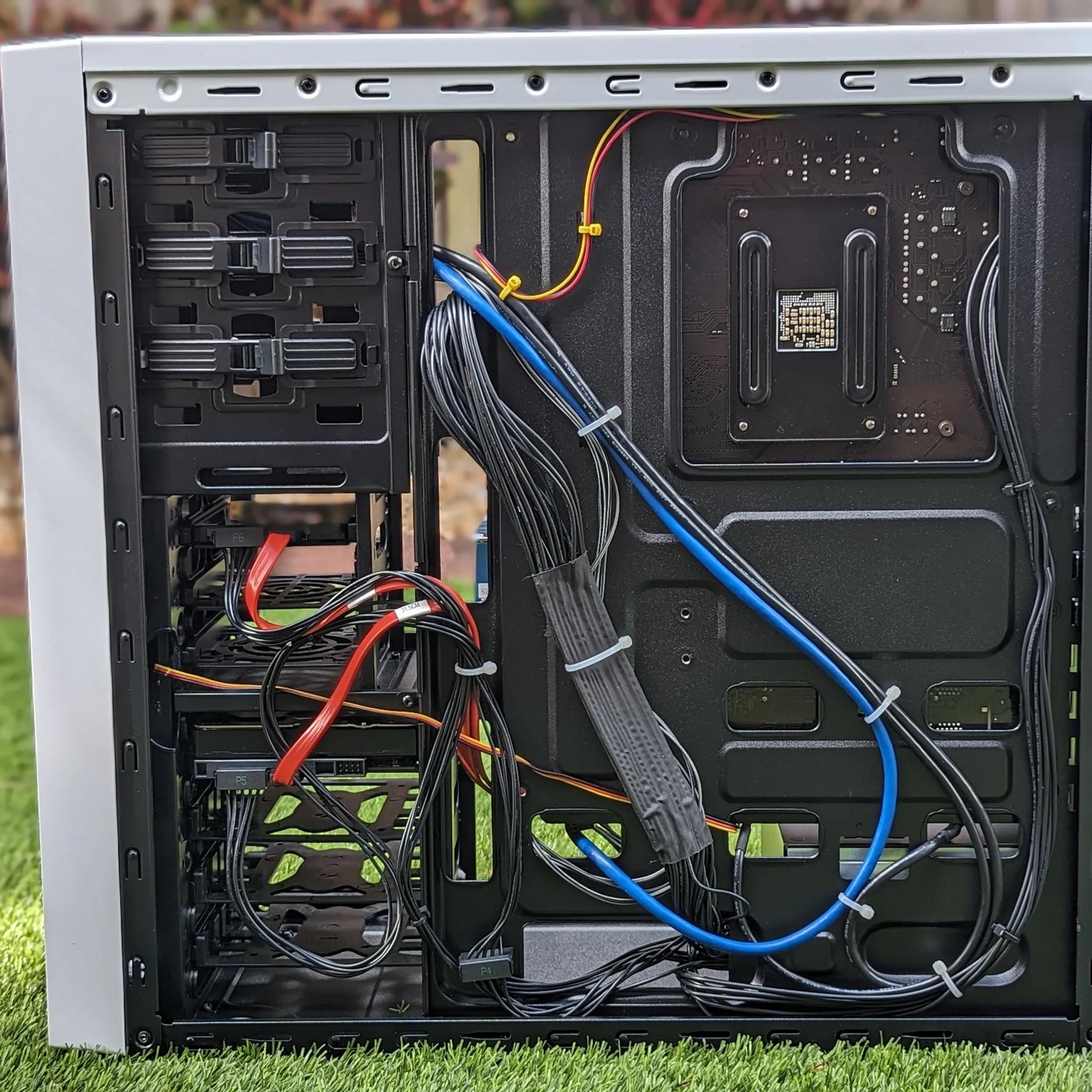 Frosty Vibe PC Ryzen 5 2600 32GB RAM RX 580 8GB 512GB SSD 2TB HDD