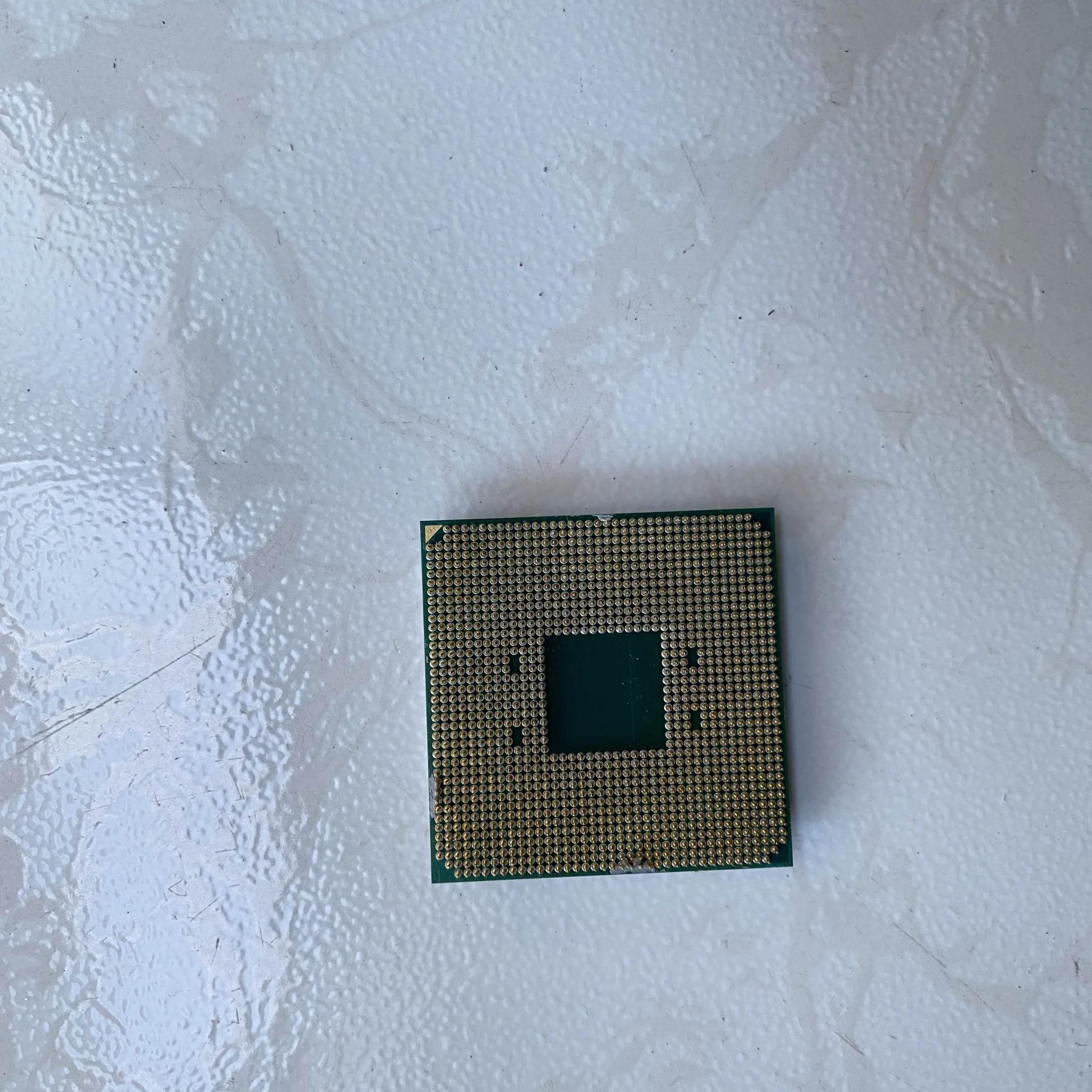 AMD Ryzen 5 3600 6-Core, 12-Thread Unlocked Desktop Processor Stealth Wraith Cooler included