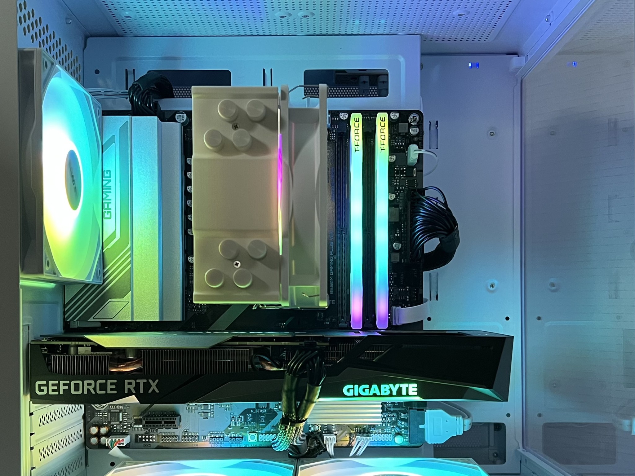 R5 7600 + 3060 Ti | 16GB DDR5 | 1TB NVMe | 1080p Beast Gaming PC