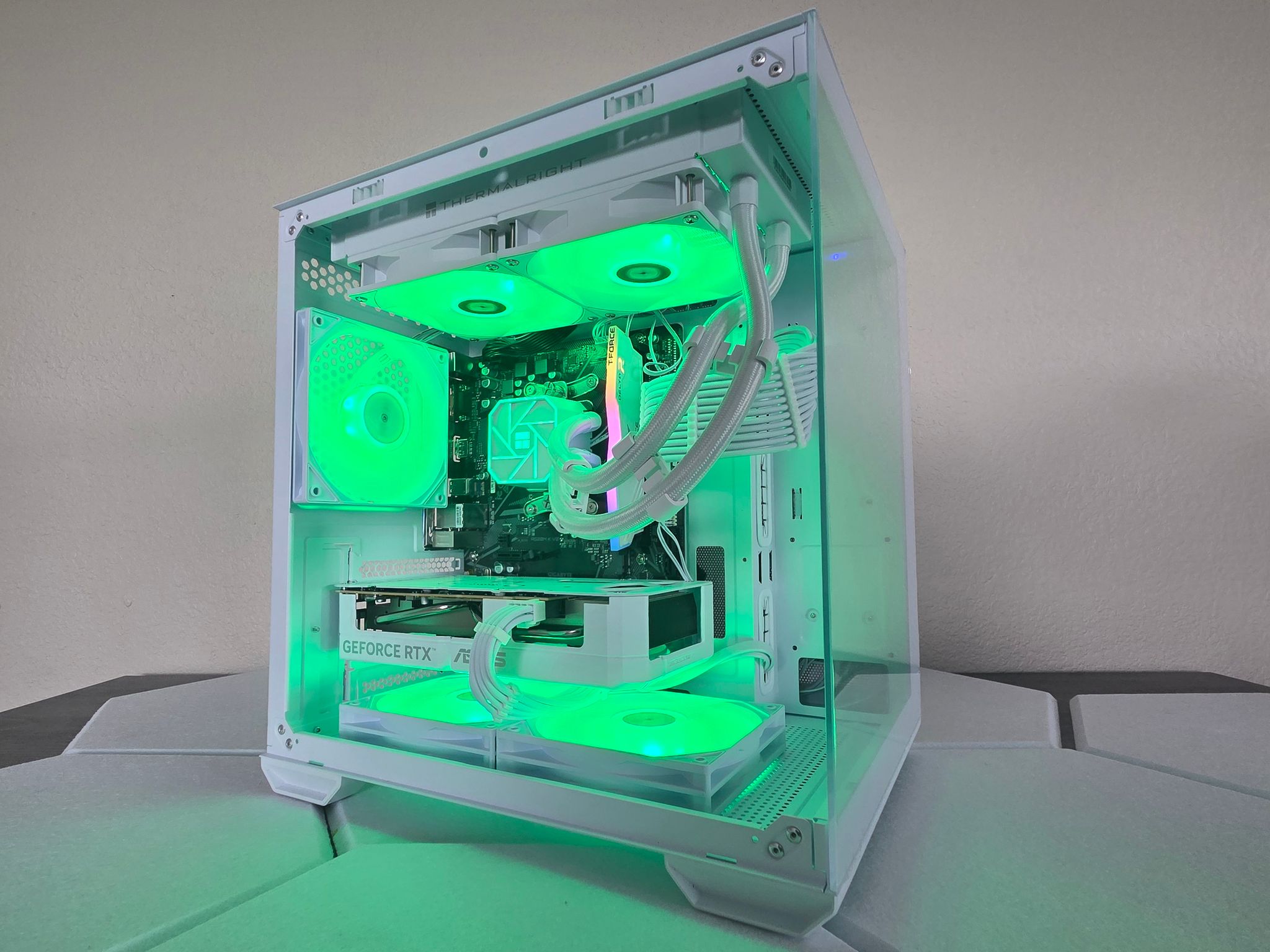 🐻‍❄️ Frost Mirage | RTX 5060 White | Ryzen 5 5500 | AIO Cooled | White/Blue Mech Keyboard ❄️🤍