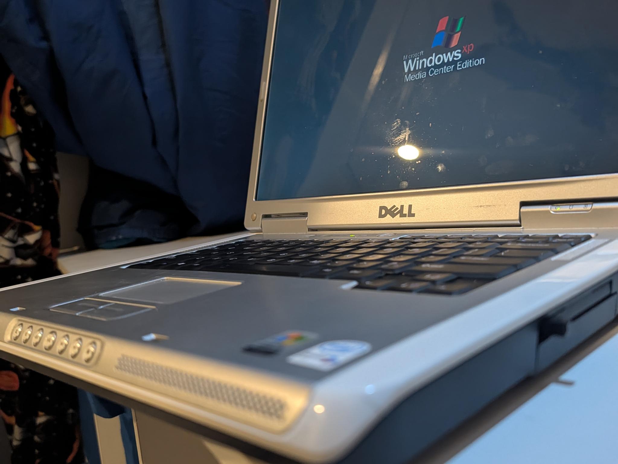 DELL Windows XP Laptop, Like new!