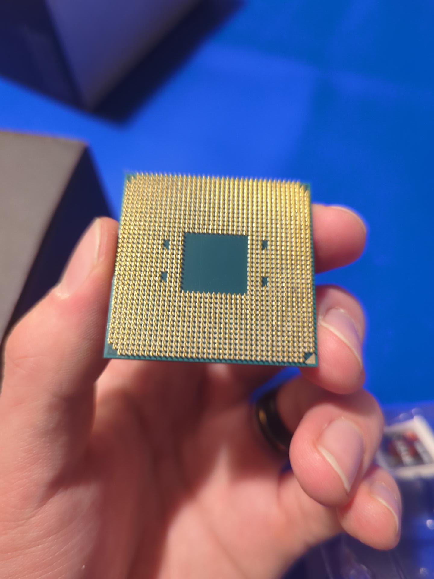 And Ryzen 5 3600 Cpu with Wraith Stealth Cooler