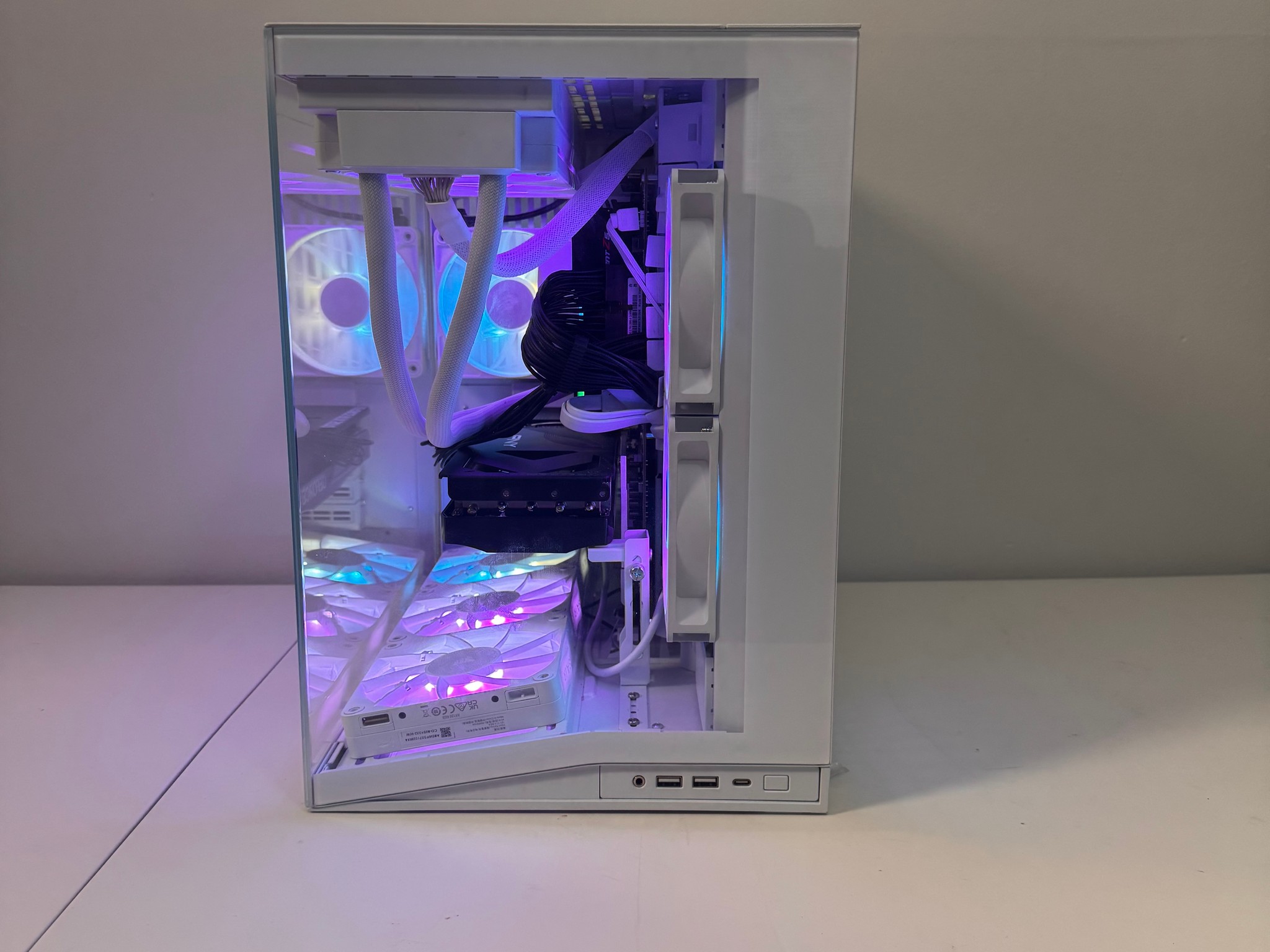 Custom Gaming PC – Ryzen 7 7800X3D / PNY 5070 OC Triple Fan / 32GB RAM