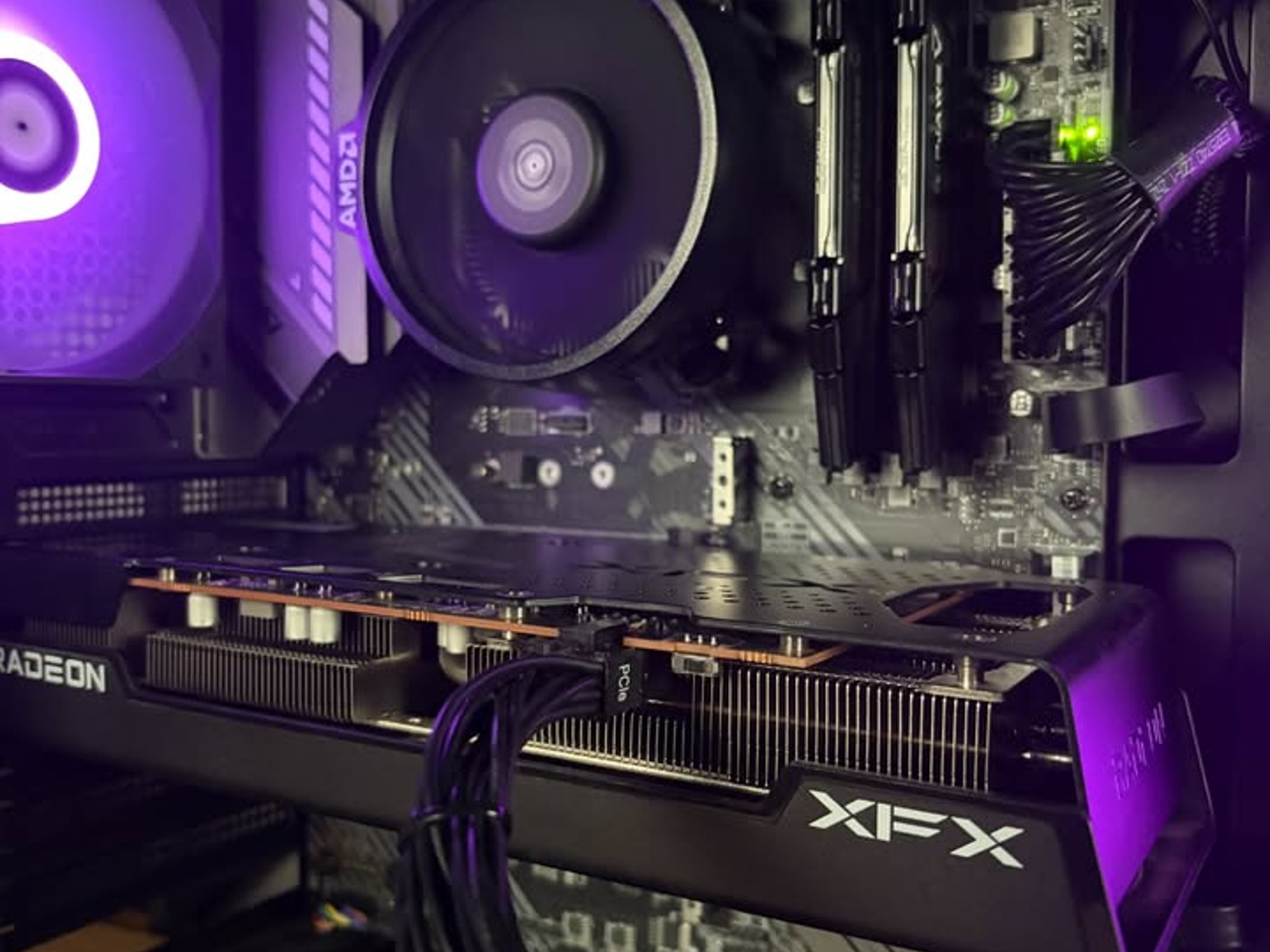 RX 6600XT + Ryzen 5 5600 Custom Gaming PC