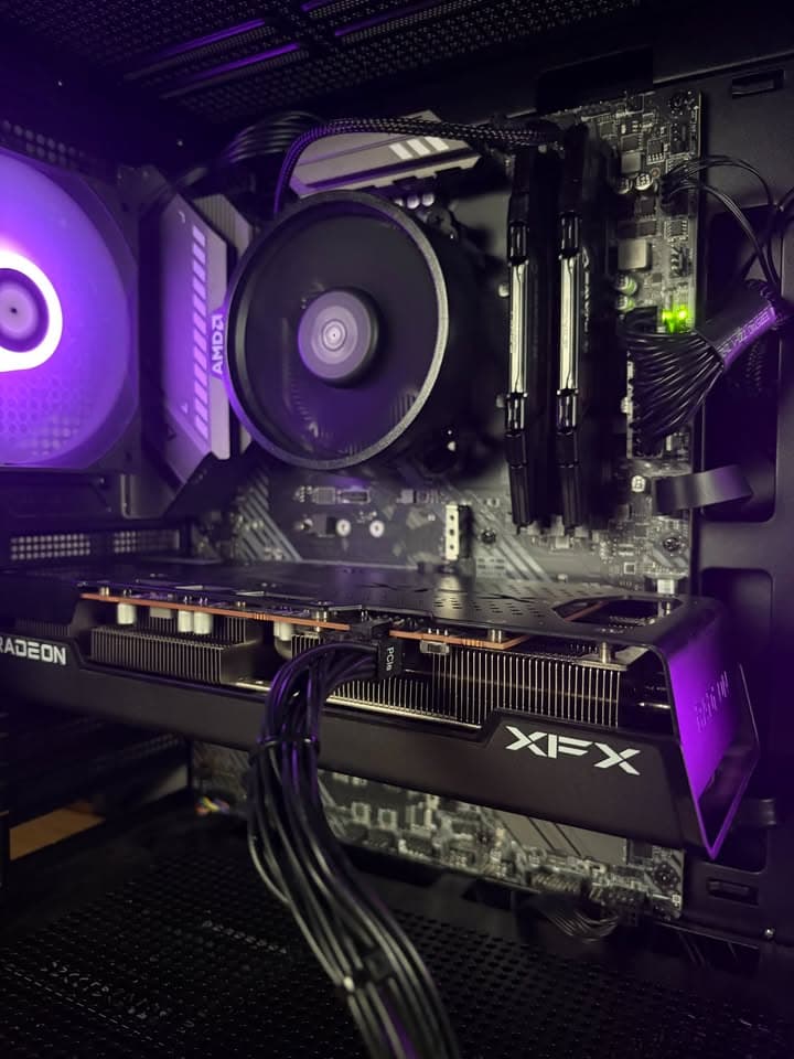 RX 6600XT + Ryzen 5 5600 Custom Gaming PC