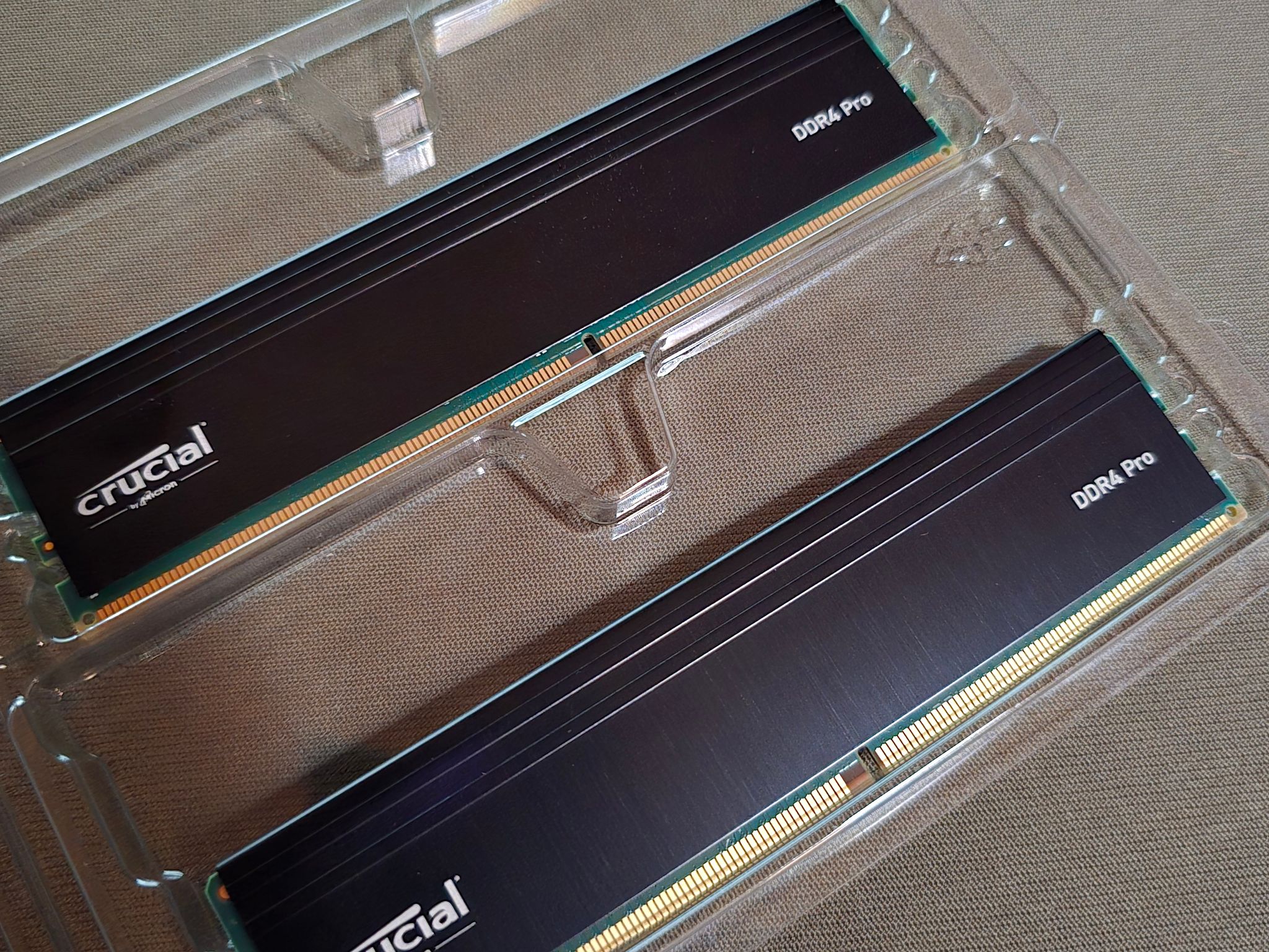 Crucial Pro 32GB DDR4 RAM Kit (2x16GB) High-Performance 3200MHz CL22