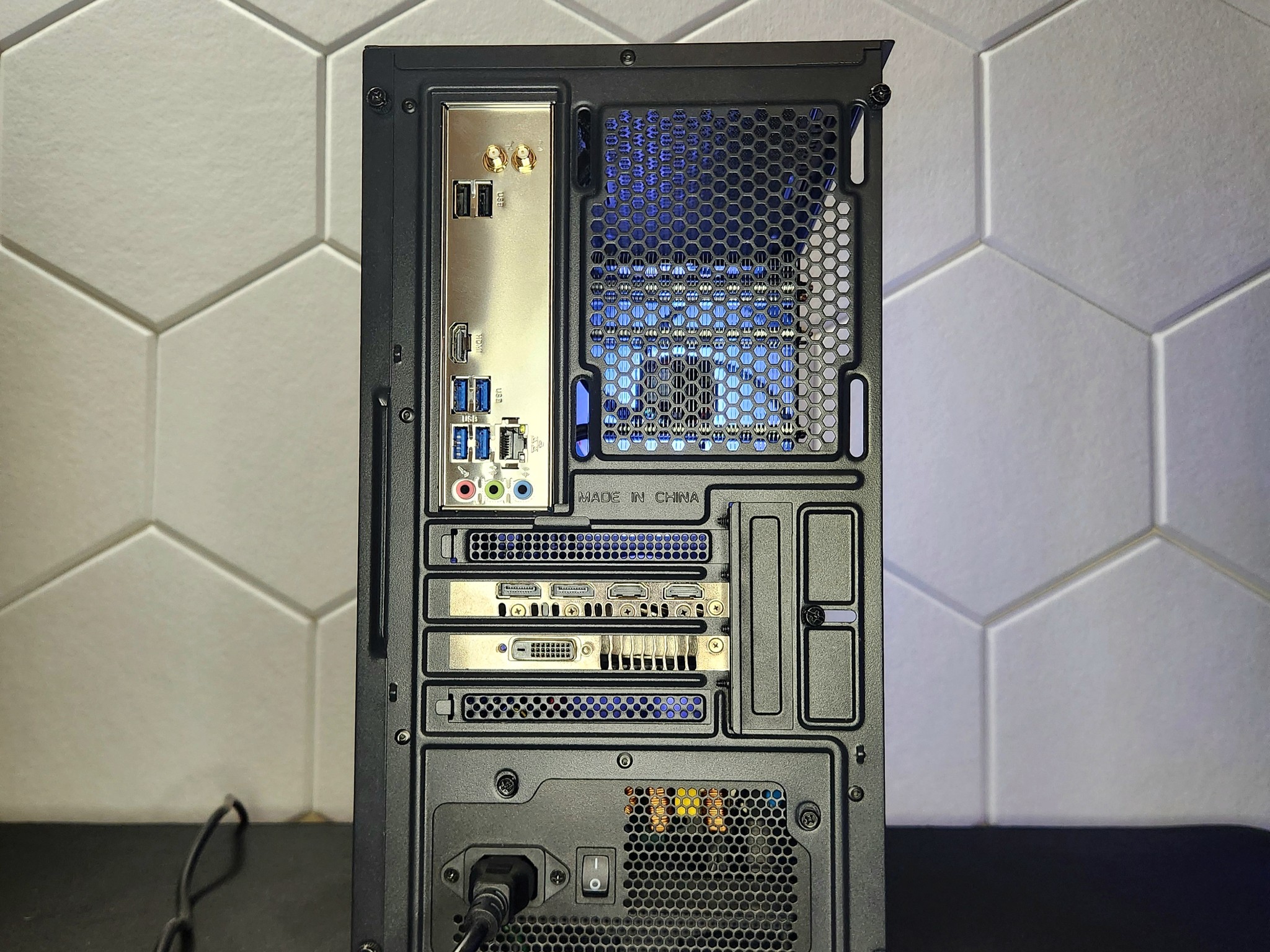 "1080p Beast" GTX 1070TI | Ryzen 7 2700 | 16GB DDR4 | 512GB SSD | WIFI+BT