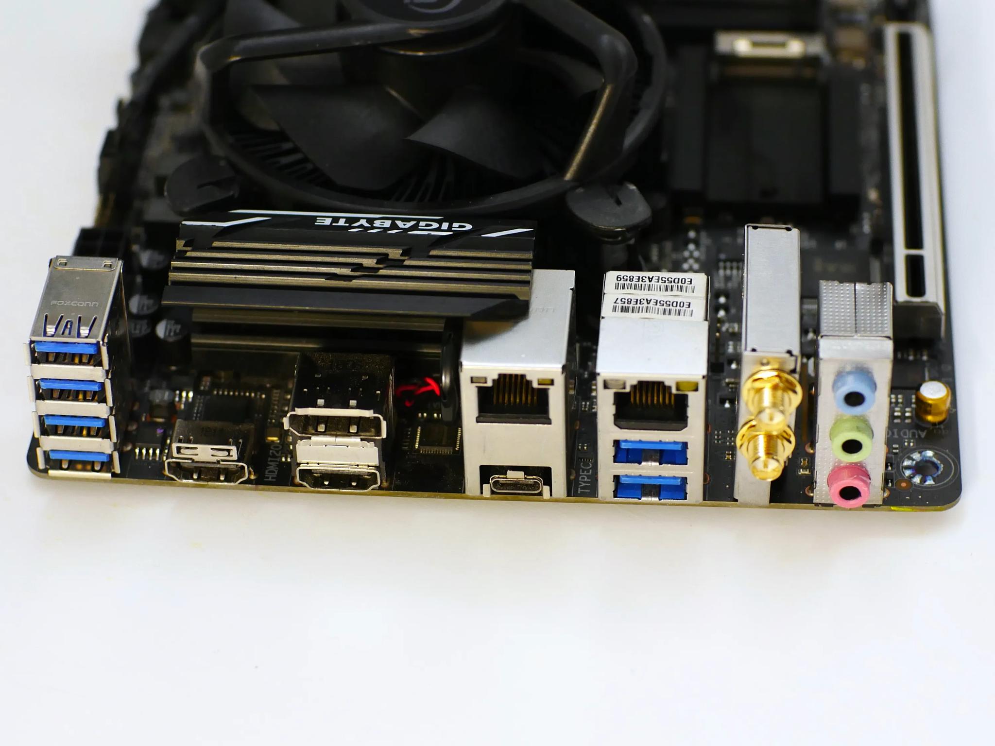 Gigabyte Z370n ITX WIFI Motherboard | I5 9400f | 32GB DDR4 crucial 3200MHz | one RAM slot is bad