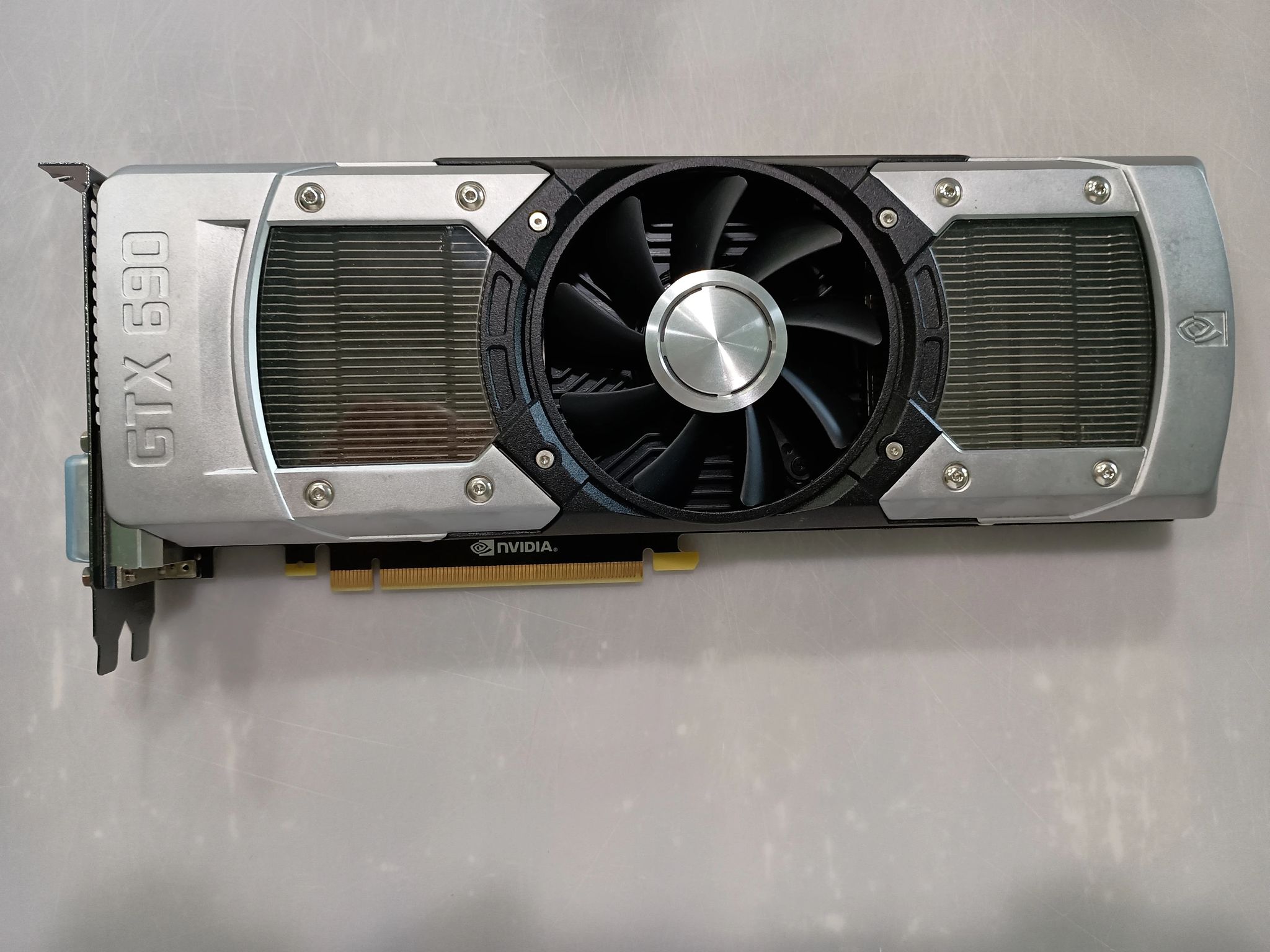Two GTX 690 GPUs for Quad SLI (with SLI bridge). Tested, works well.
