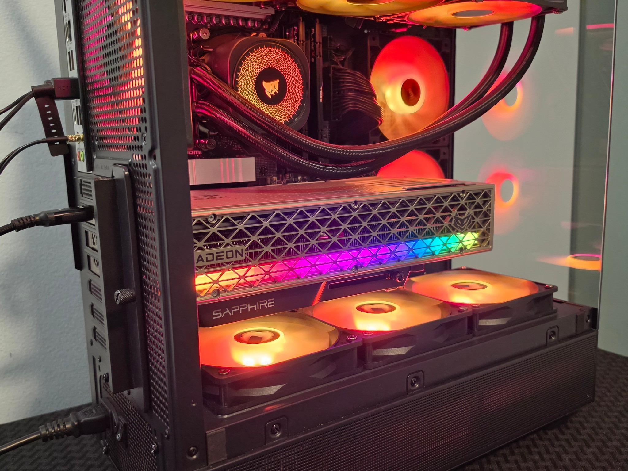 RX 9070 XT-Ryzen 9 9900x-32 GB DDR5 6000-2 TB SSD Beast Gaming PC