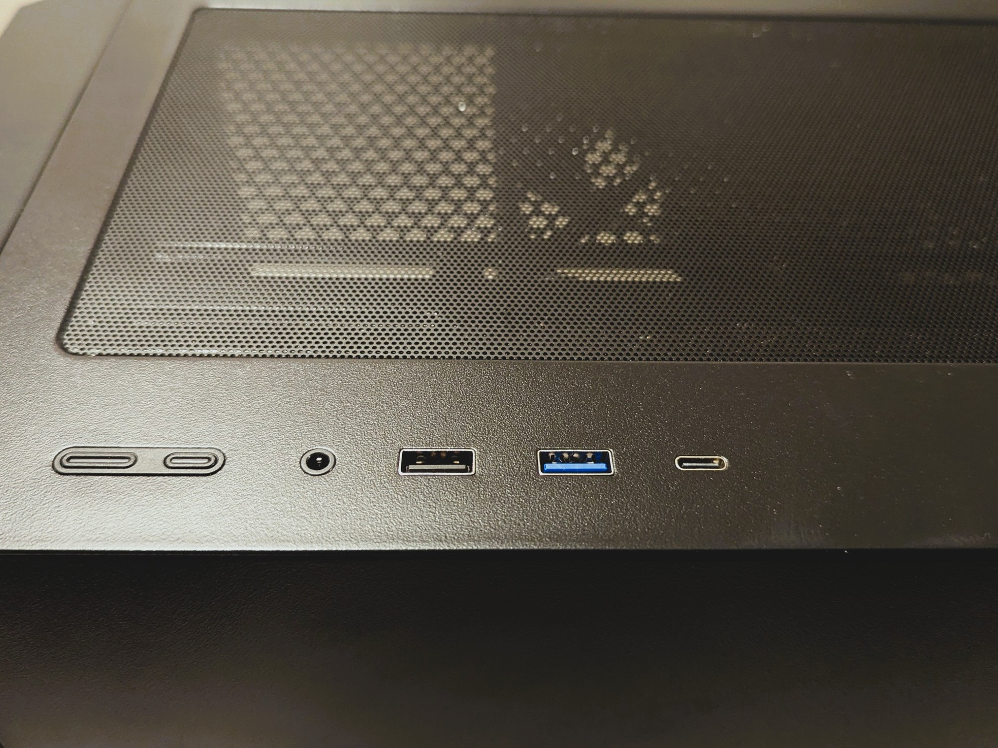 Blackout Gaming PC - Ryzen 9600X | RX 9070 XT 16GB | 1TB SSD| 16GB DDR5 6000 CL 30| WIFI+BT|