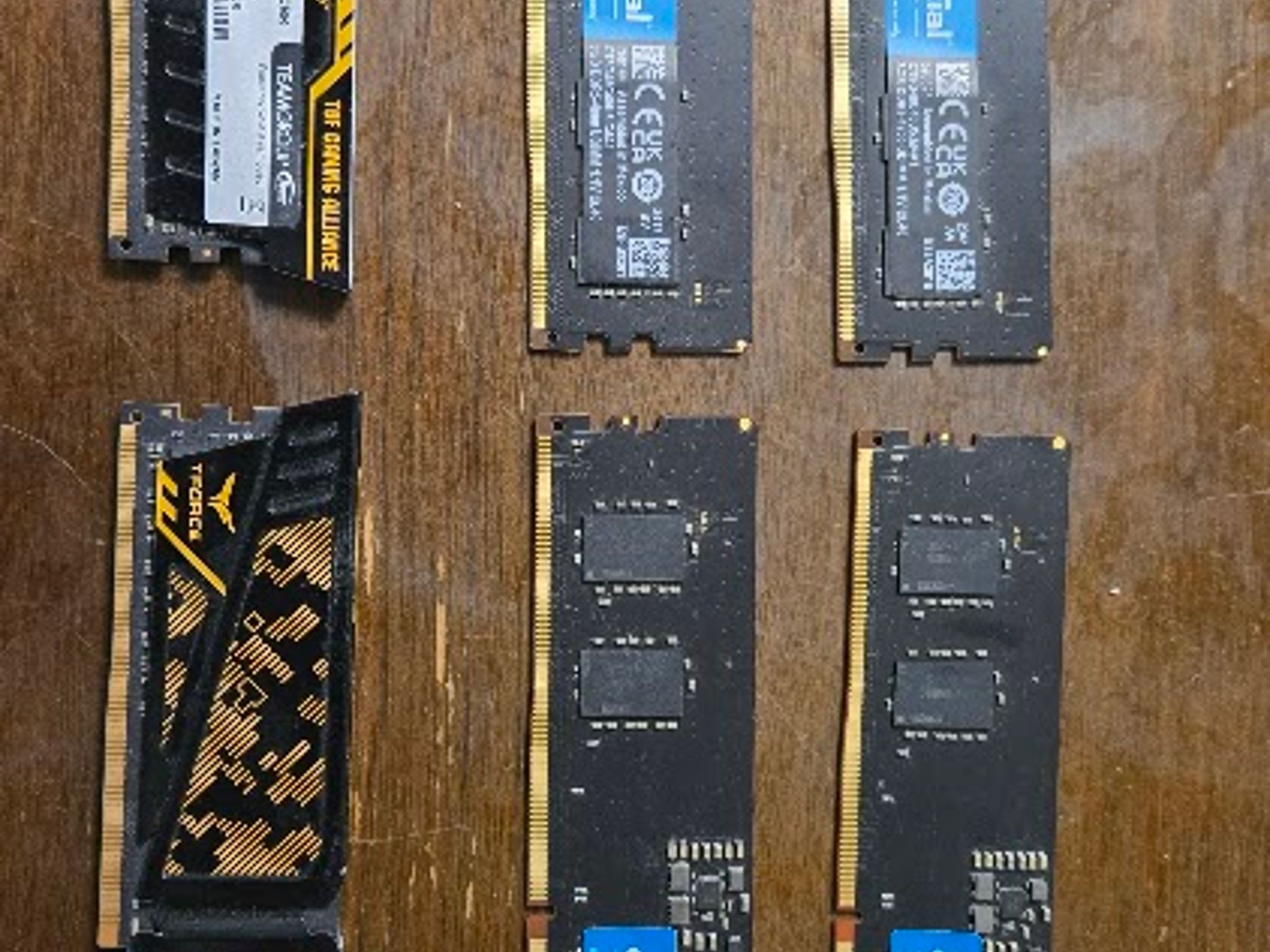 Crucial 32GB (4×8GB) DDR5-4800 + T-FORCE 16GB (2×8GB) DDR4-3000 RAM