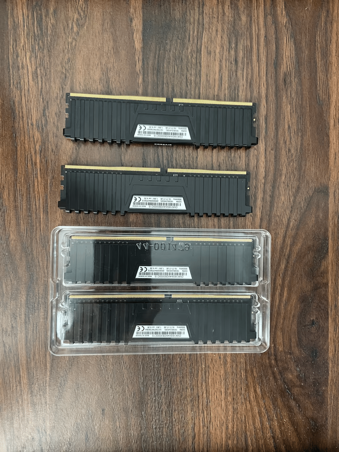 2x Corsair Vengeance DDR4 3000mhz 16 GB (2x8 gb) 