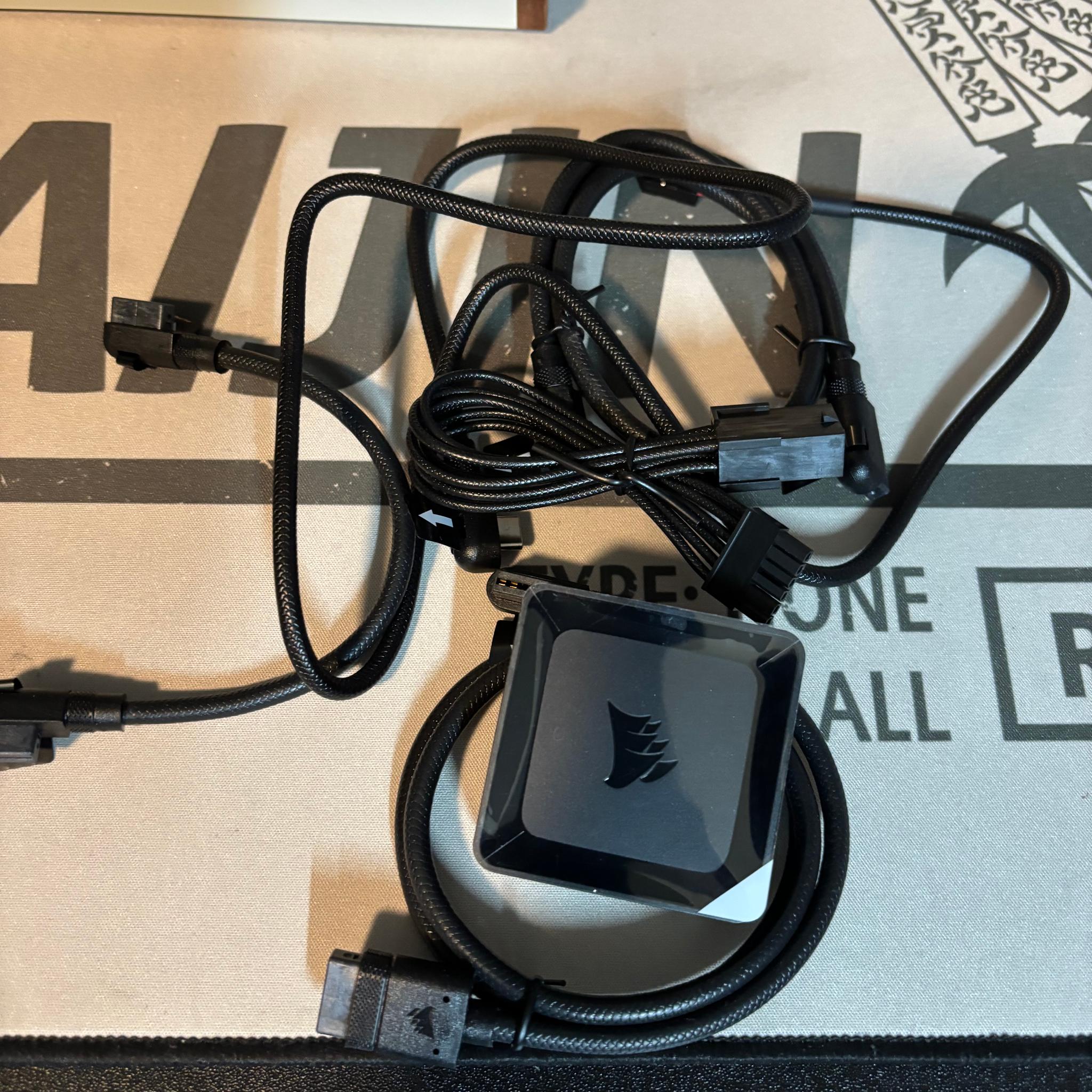 CORSAIR ICUE LINK FAN HUB + CABLES