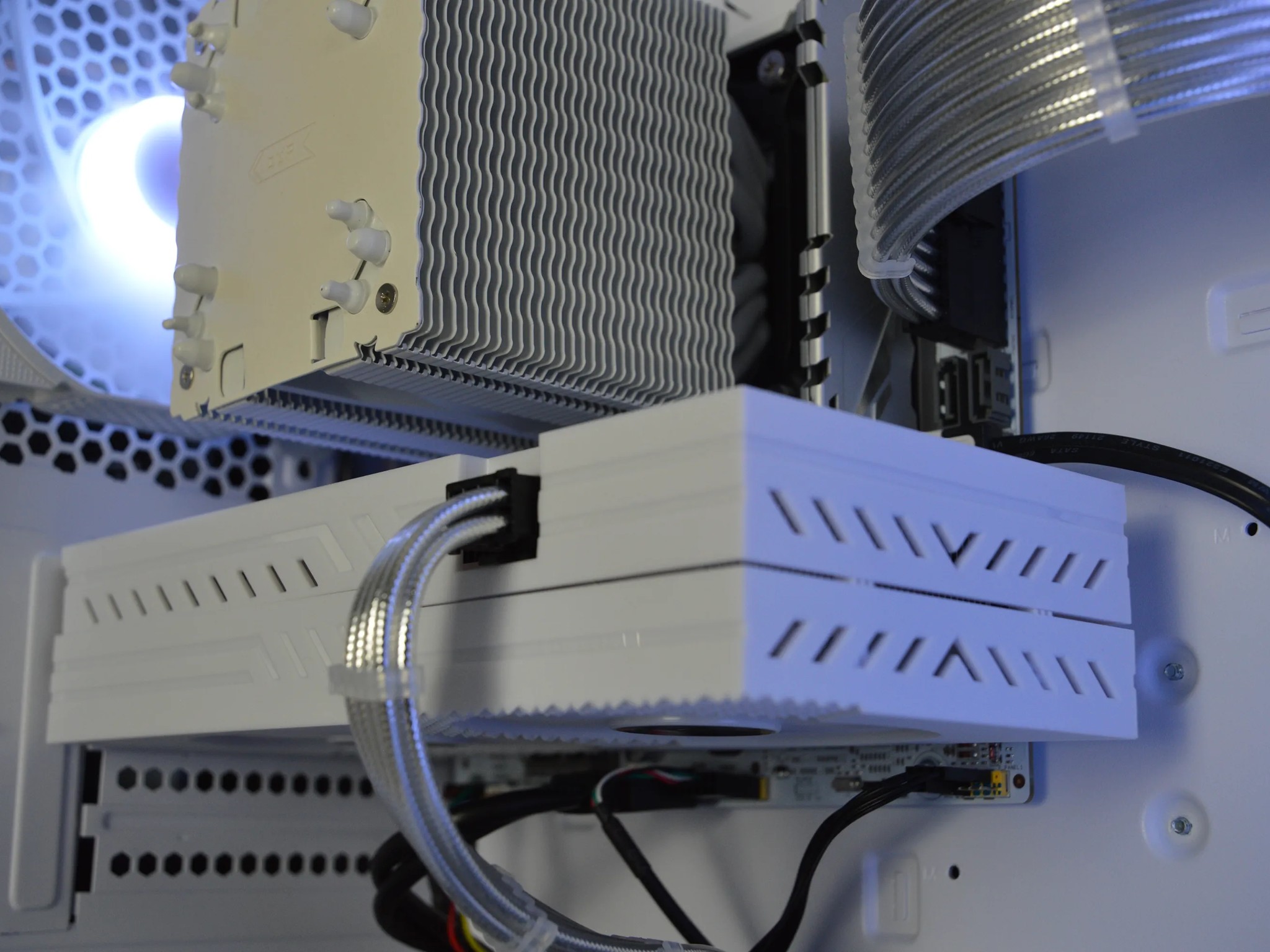 ⚪⚪| RX 580 8GB | INTEL XEON E5 2670 V3 | 16GB RAM | 512GB SSD + 1TB HDD | White-Out |