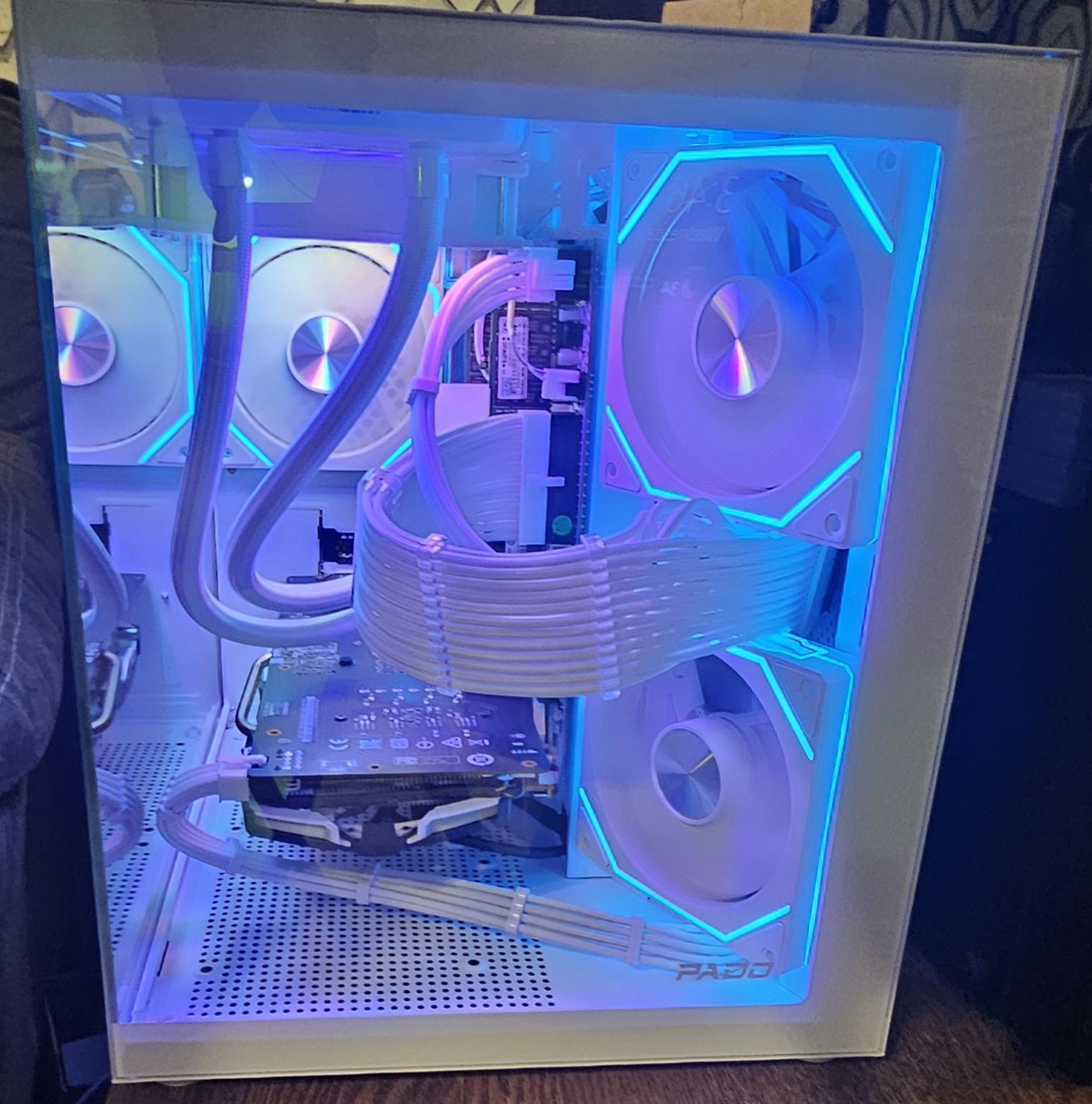 Fresh White build! Budget Gaming PC
