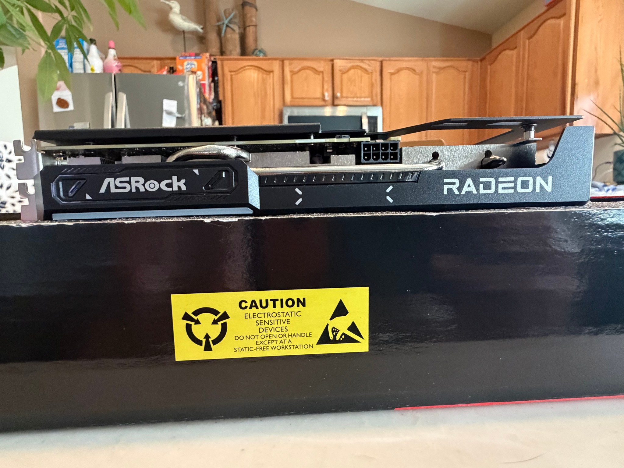 ASRock Challenger Radeon RX 9060 XT 16GB GDDR6 – Original Box