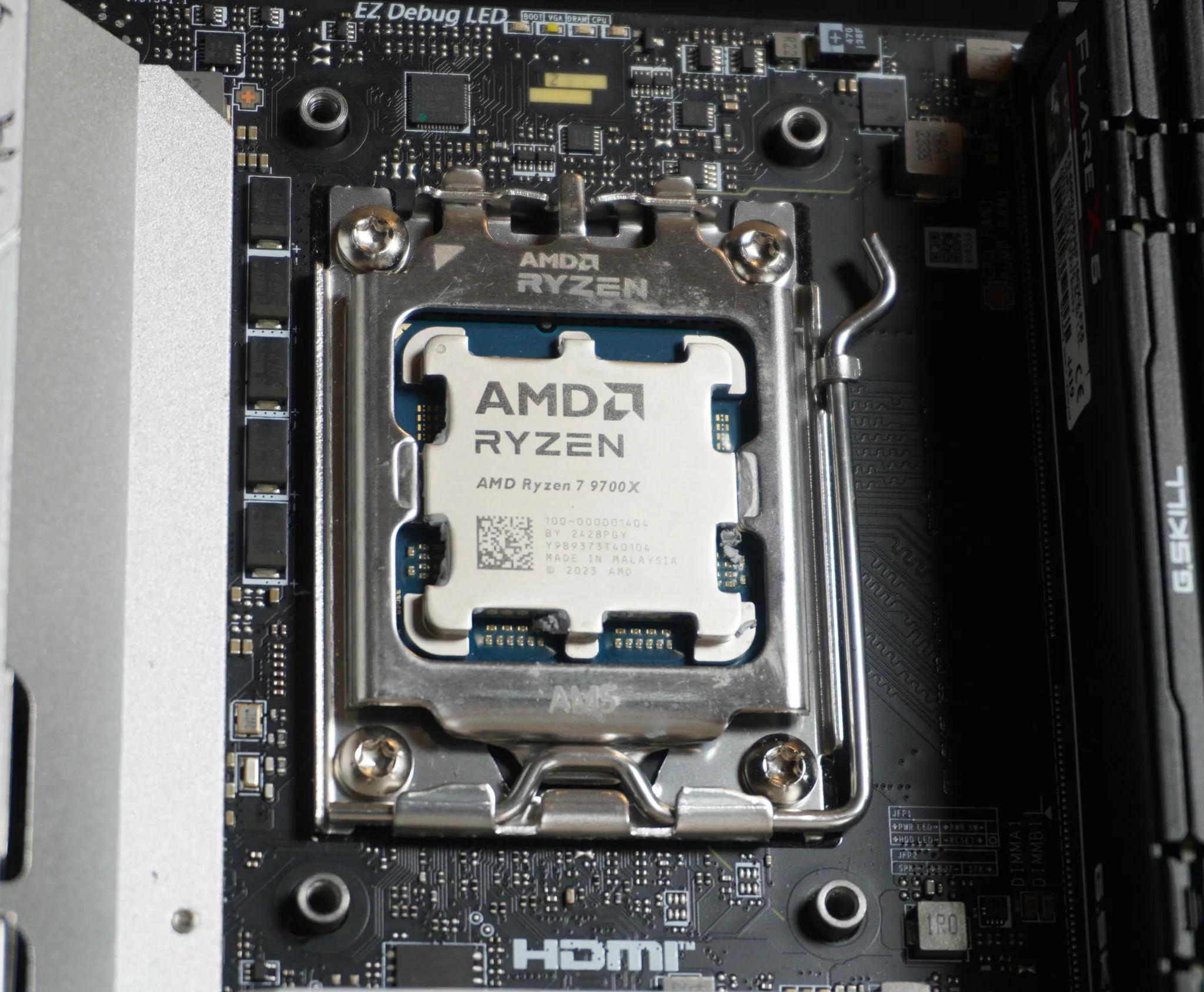 MSI b650i Edge | AMD R7 9700x