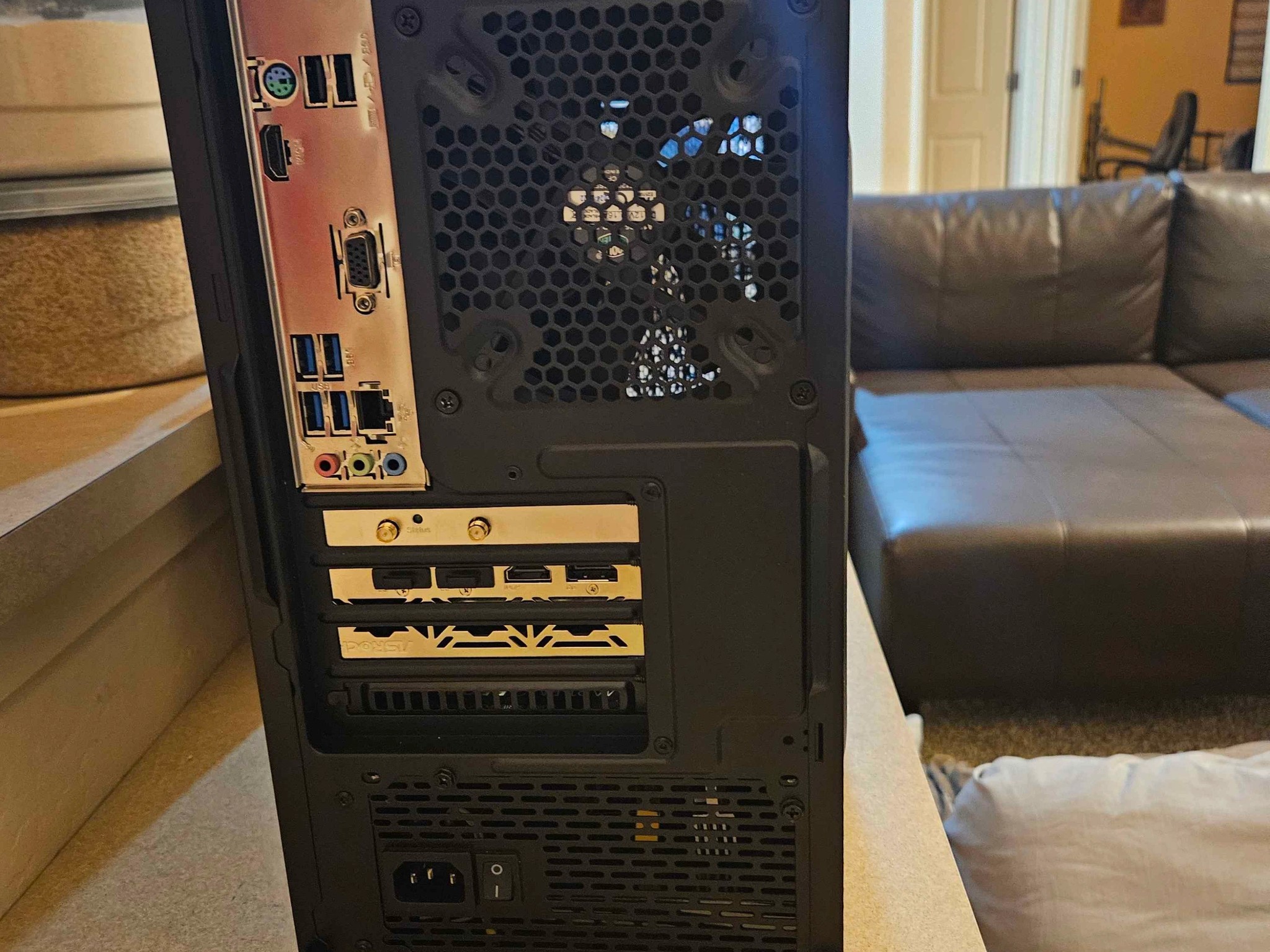 All-AMD Ryzen 5 5600 & Radeon 6650 XT (PS5-esque) caliber gaming rig ready for e-sports & Blu-ray!