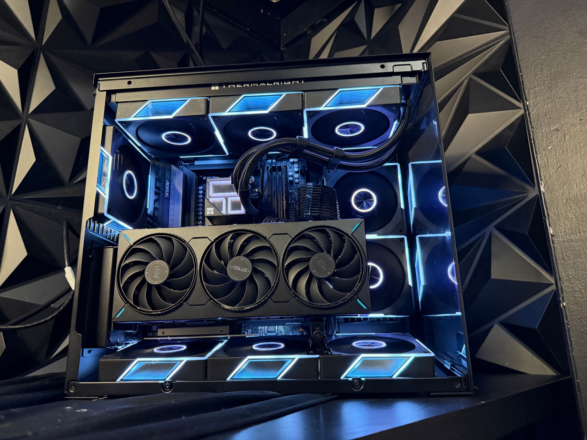 🕳️🌌 BLACK HOLE 🌌🕳️ Ryzen 9 7900X| RX 9070 GRE| 4.5 TB NVMe| 32 GB DDR5| 850W Gold PSU