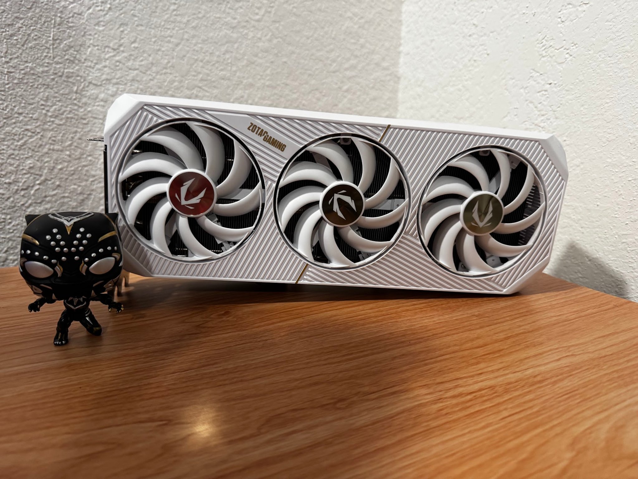 ZOTAC GAMING GeForce RTX 5090 SOLID OC White Edition