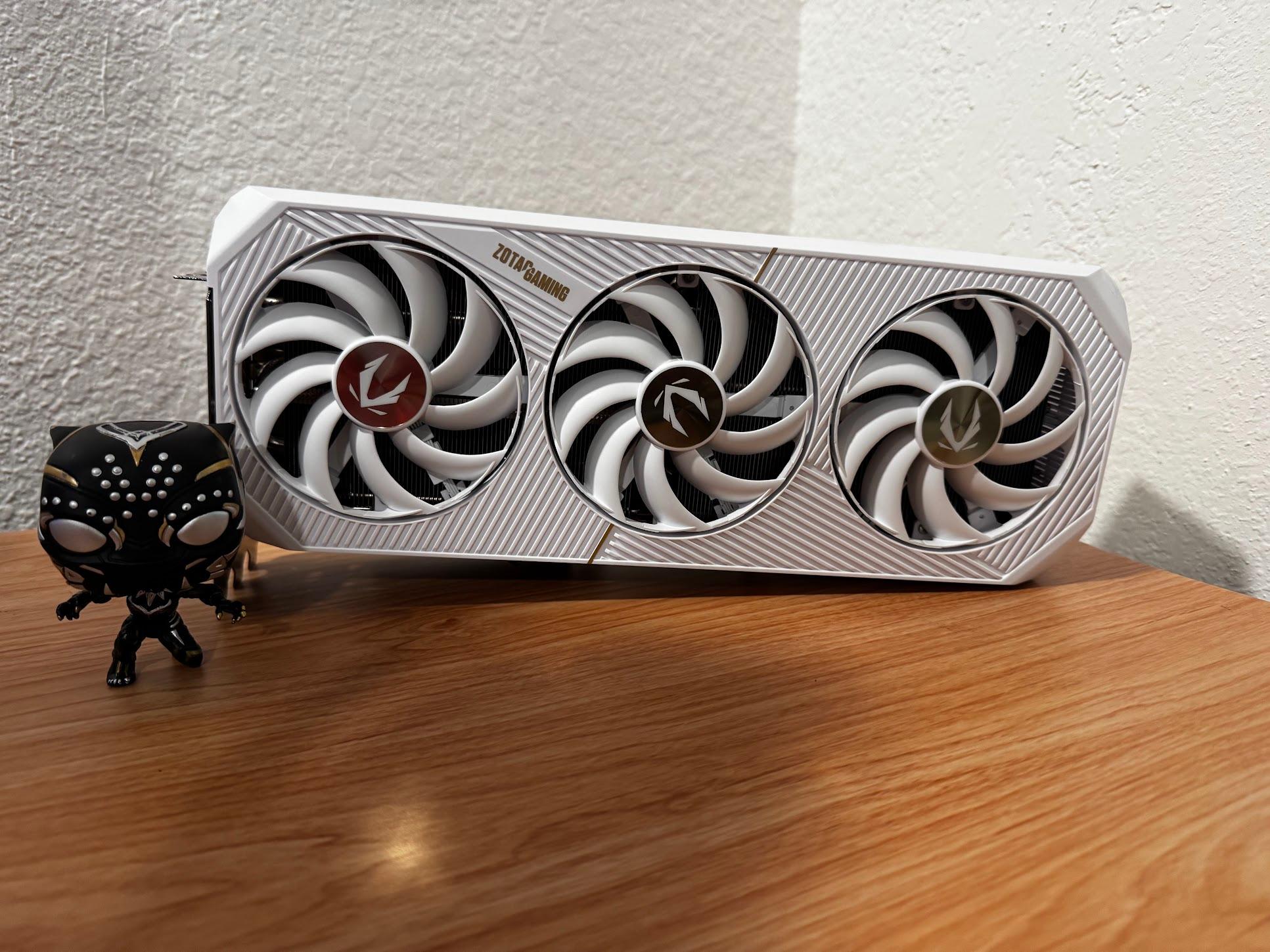 ZOTAC GAMING GeForce RTX 5090 SOLID OC White Edition