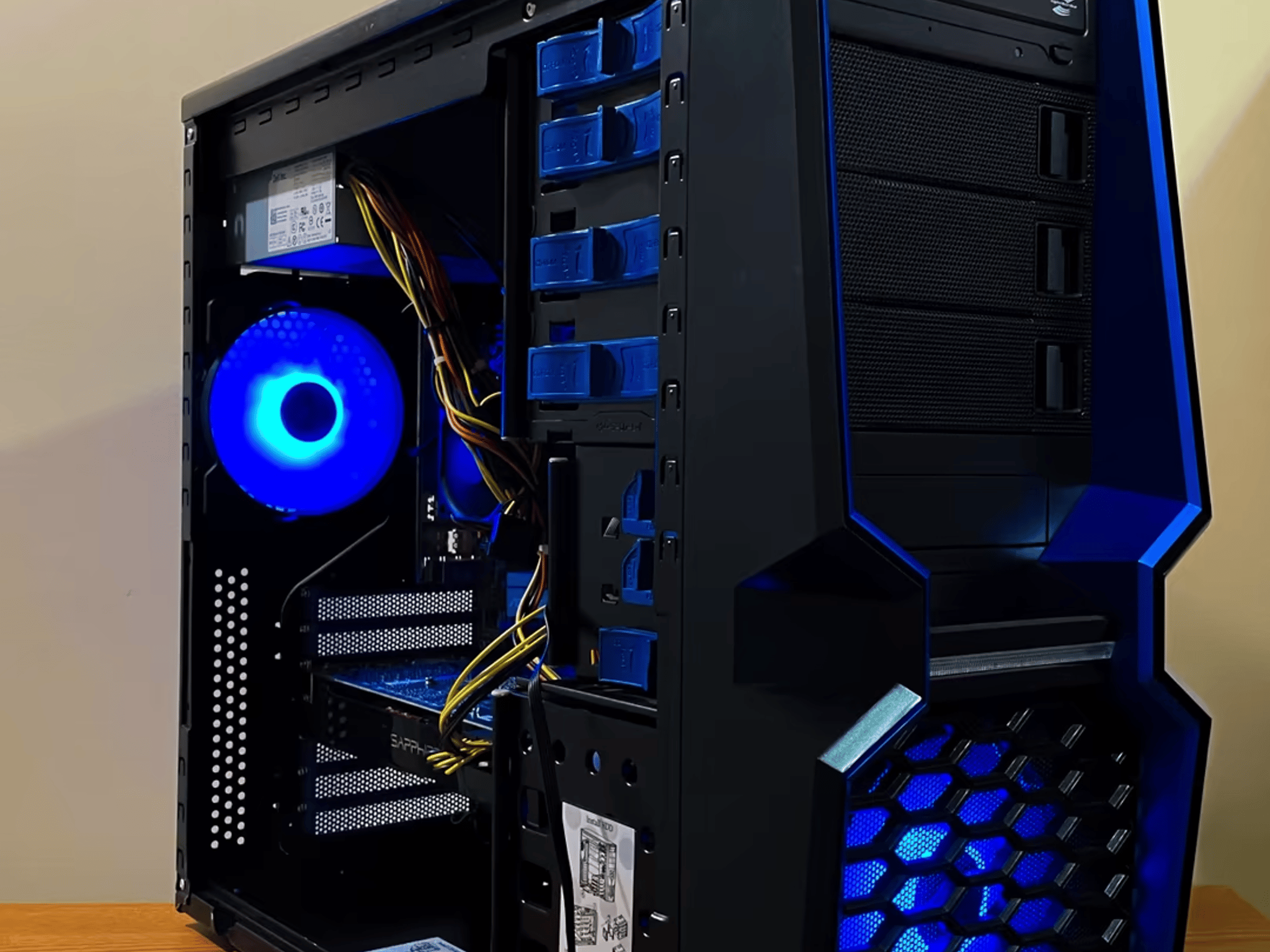“Sapphire” // AMD Phenom II X6, AMD 6950 2GB