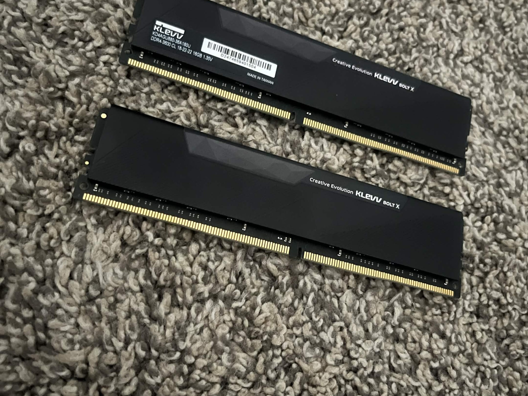 KLEVV BOLT X 32GB (2x16GB) DDR4-3600 CL18 Desktop Memory Kit