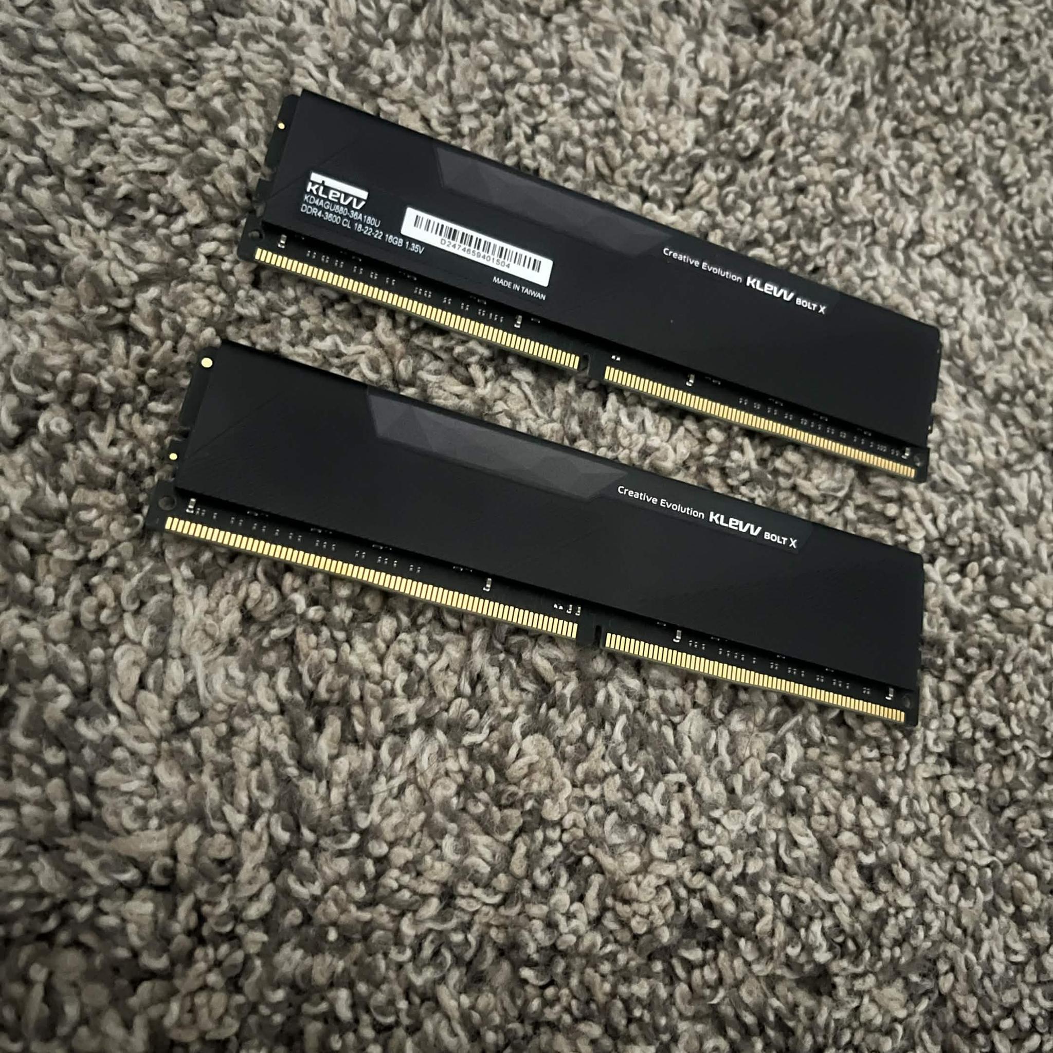KLEVV BOLT X 32GB (2x16GB) DDR4-3600 CL18 Desktop Memory Kit