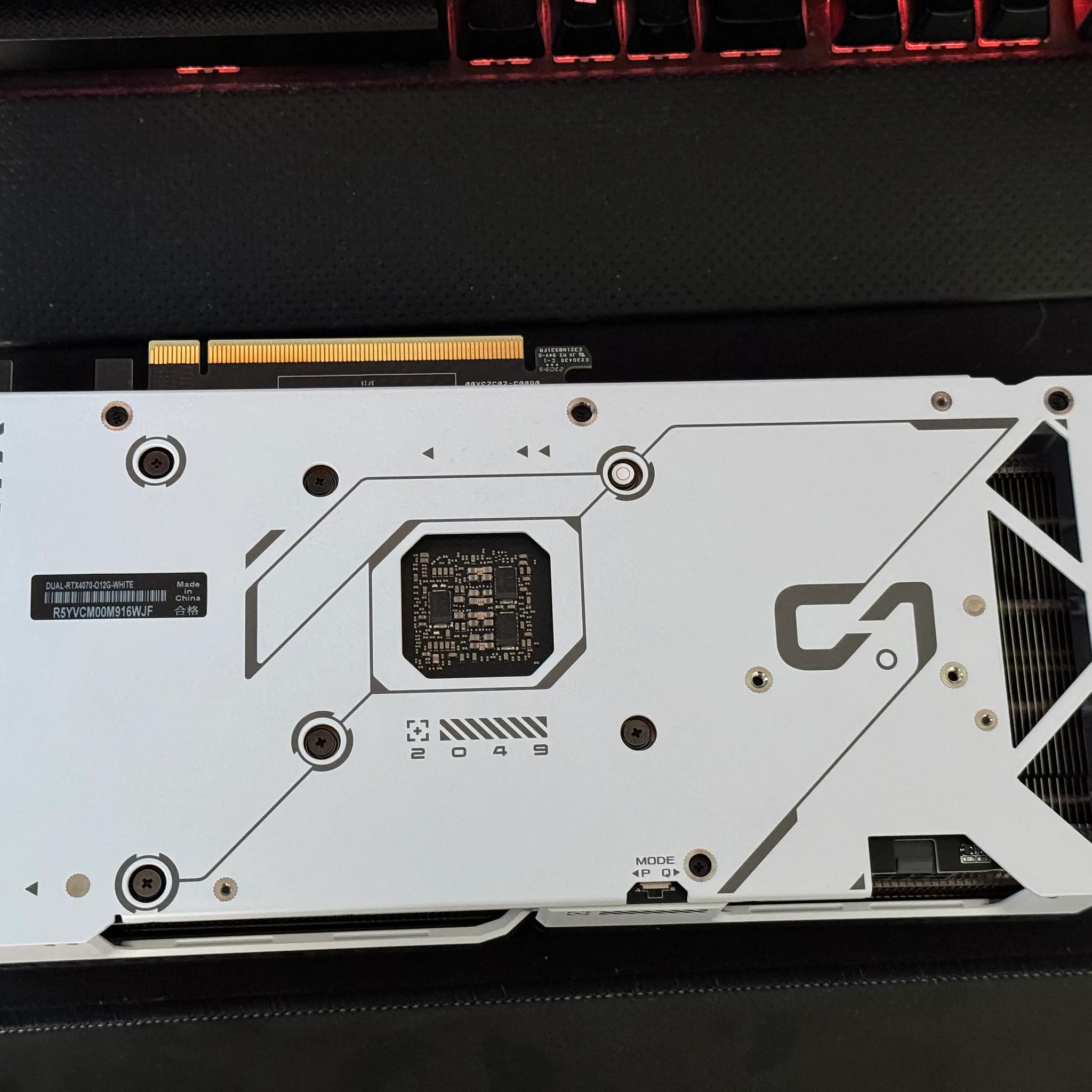 ASUS Dual GeForce RTX™ 4070 White OC Edition 12GB GDDR6X