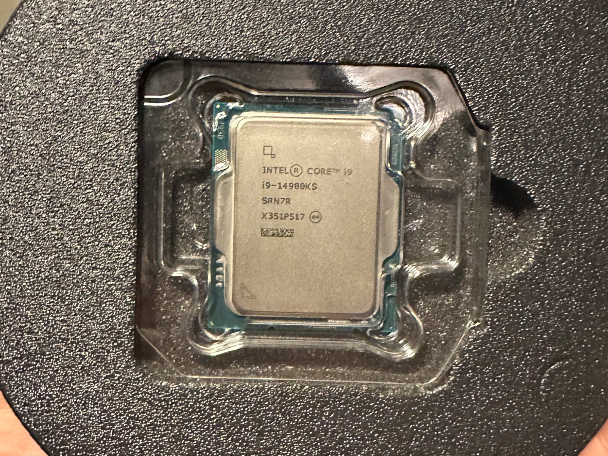 Intel® Core™ i9-14900KS Desktop Processor 24 cores (8 P-cores + 16 E-cores)