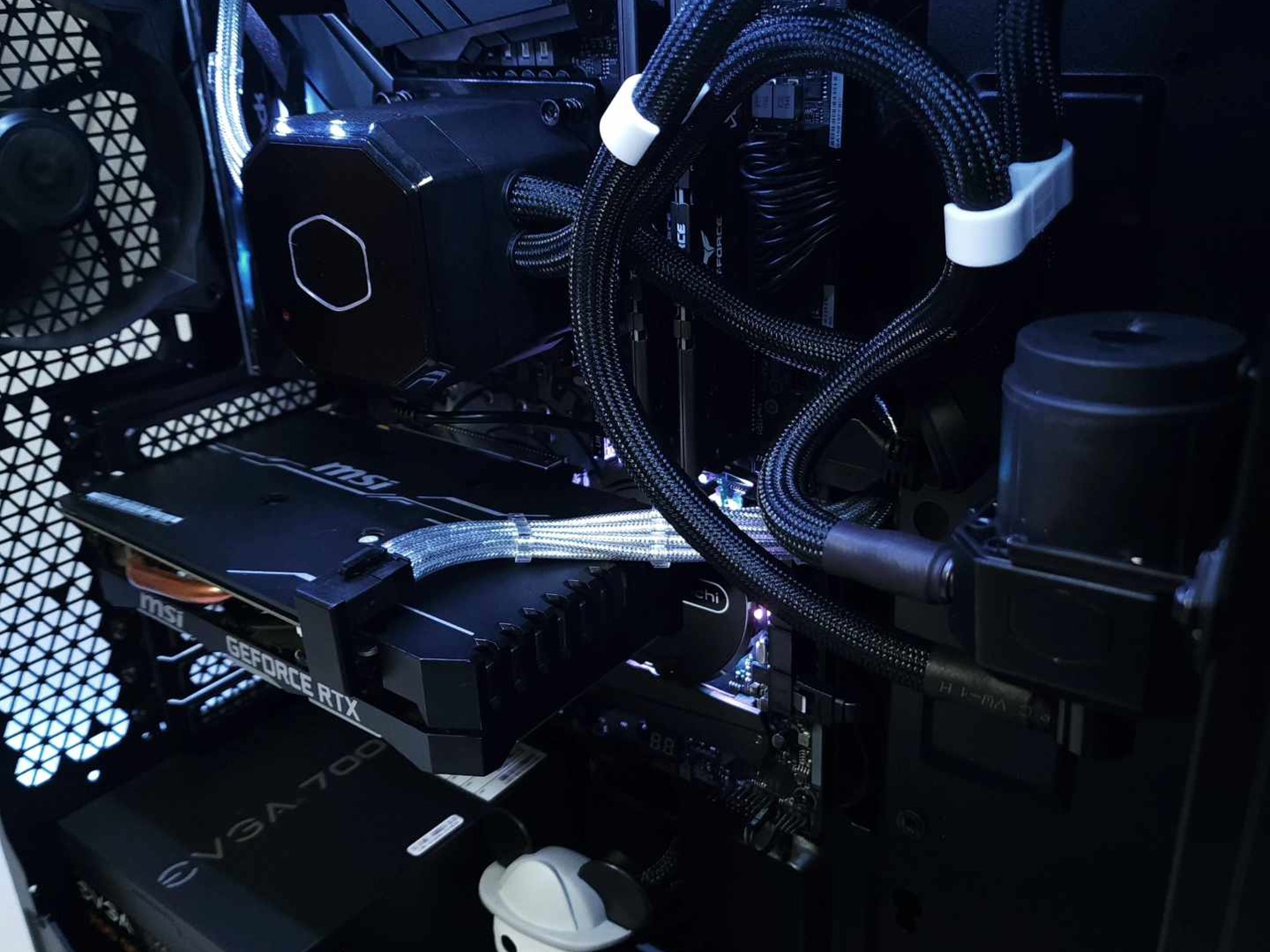 🖤🤍RTX 2070 | Core i7 8700K | 16GB 3200MHz | 1.5TB NVMe + SSD
