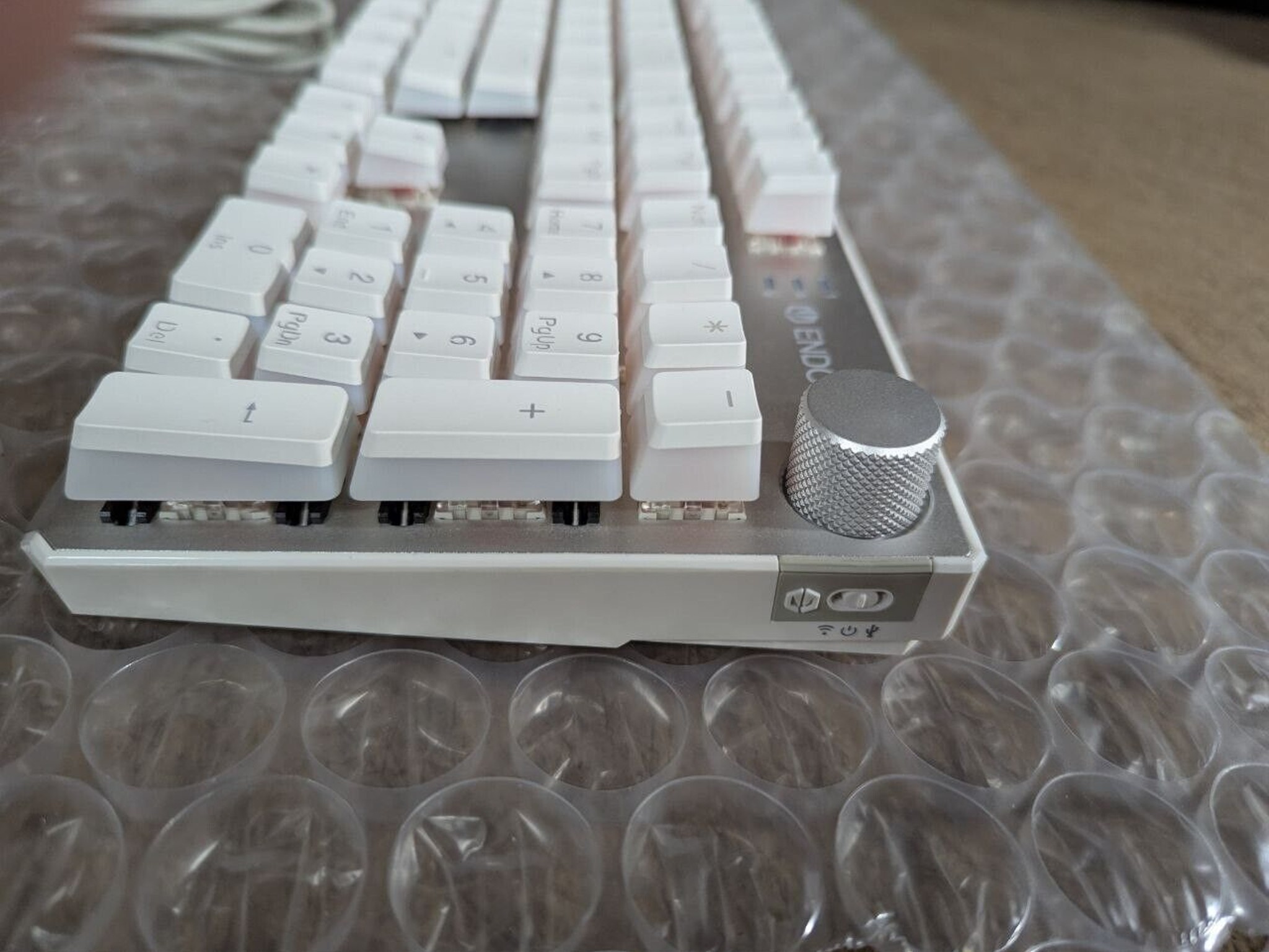 Endorfy Thock Wireless Keyboard | Kailh Box Red Switch | US Layout - Onyx White