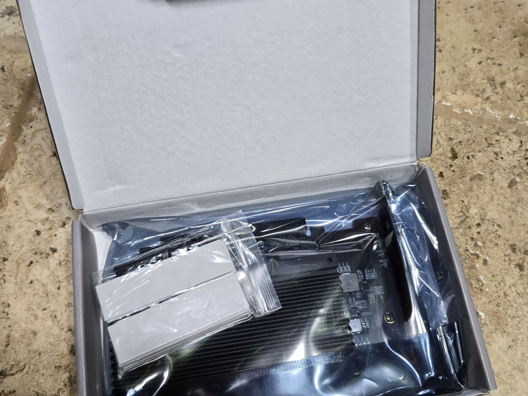 EZDIY-FAB Quad M.2 PCIe 4.0/3.0 X16 Expansion Cad with Heatsink Support 4 x PCIe NVME M.2 SSD RAID