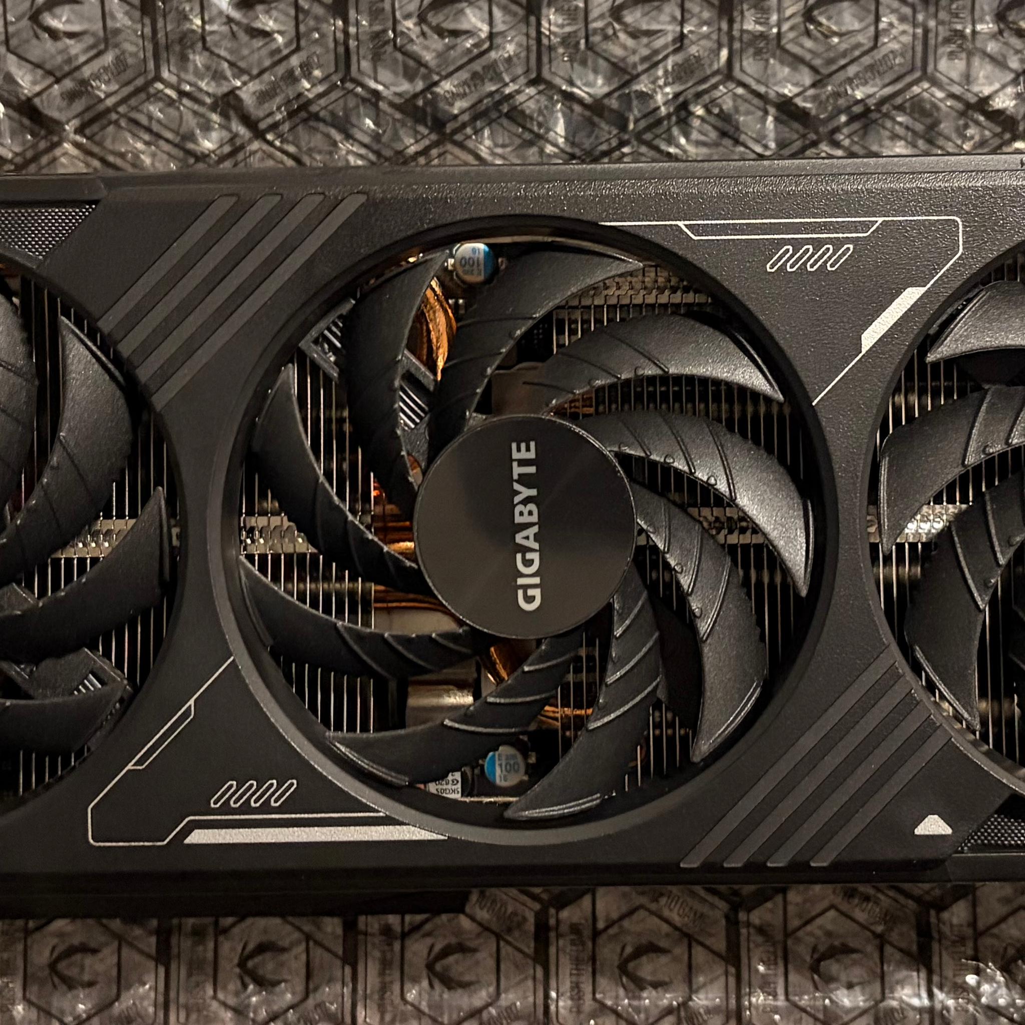 GIGABYTE GeForce RTX 5070 WINDFORCE OC SFF 12G