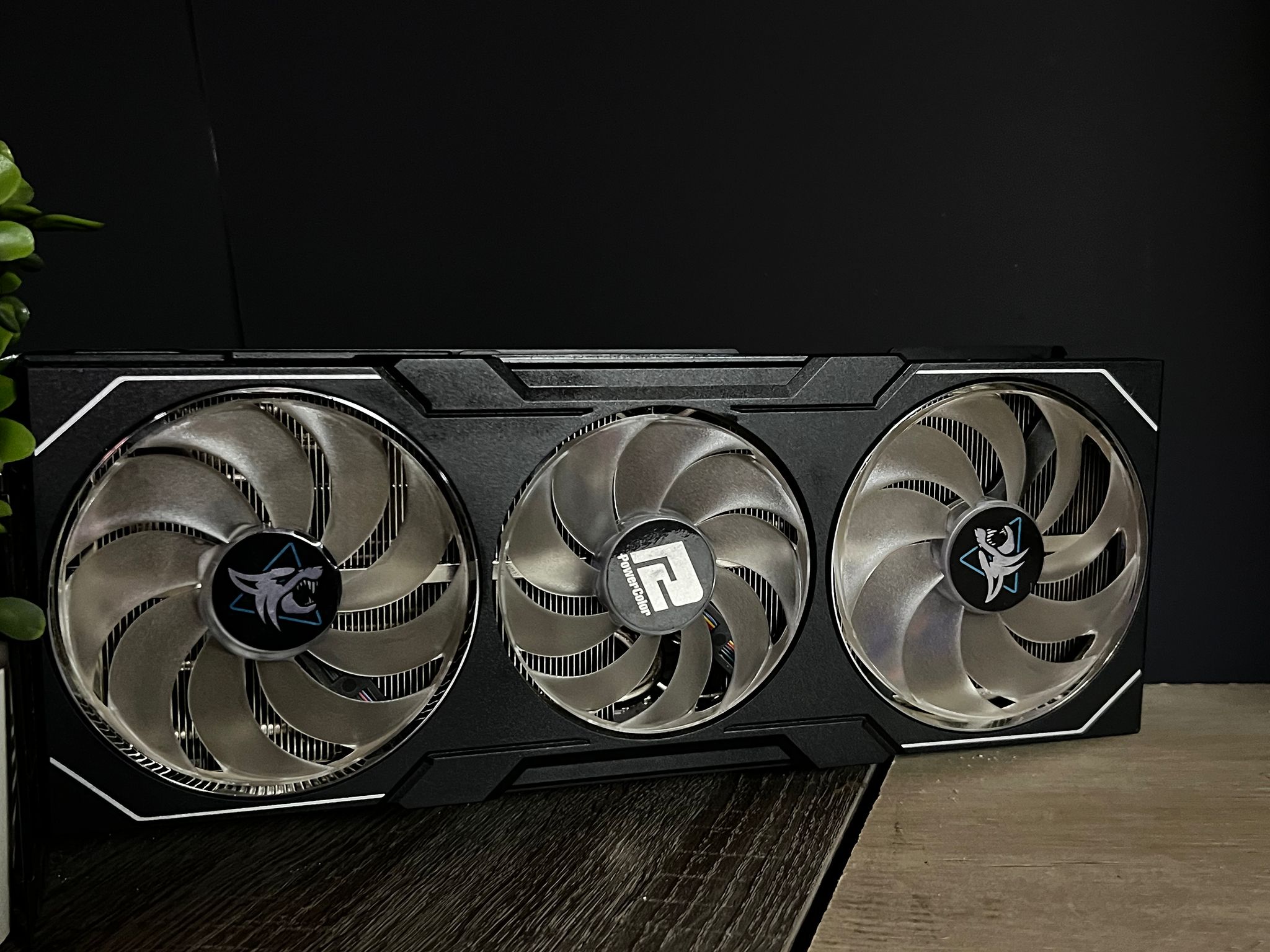 power color hellhound 7900xt 20g of ddr6 abel to play games at 4k comes with original box
