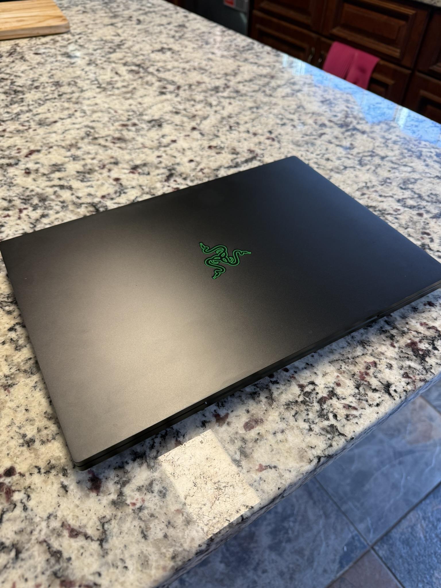 Razer Blade 16 4K/120Hz, Intel i9-13950HX CPU, 4070 GPU, 32GB RAM, 1TB storage