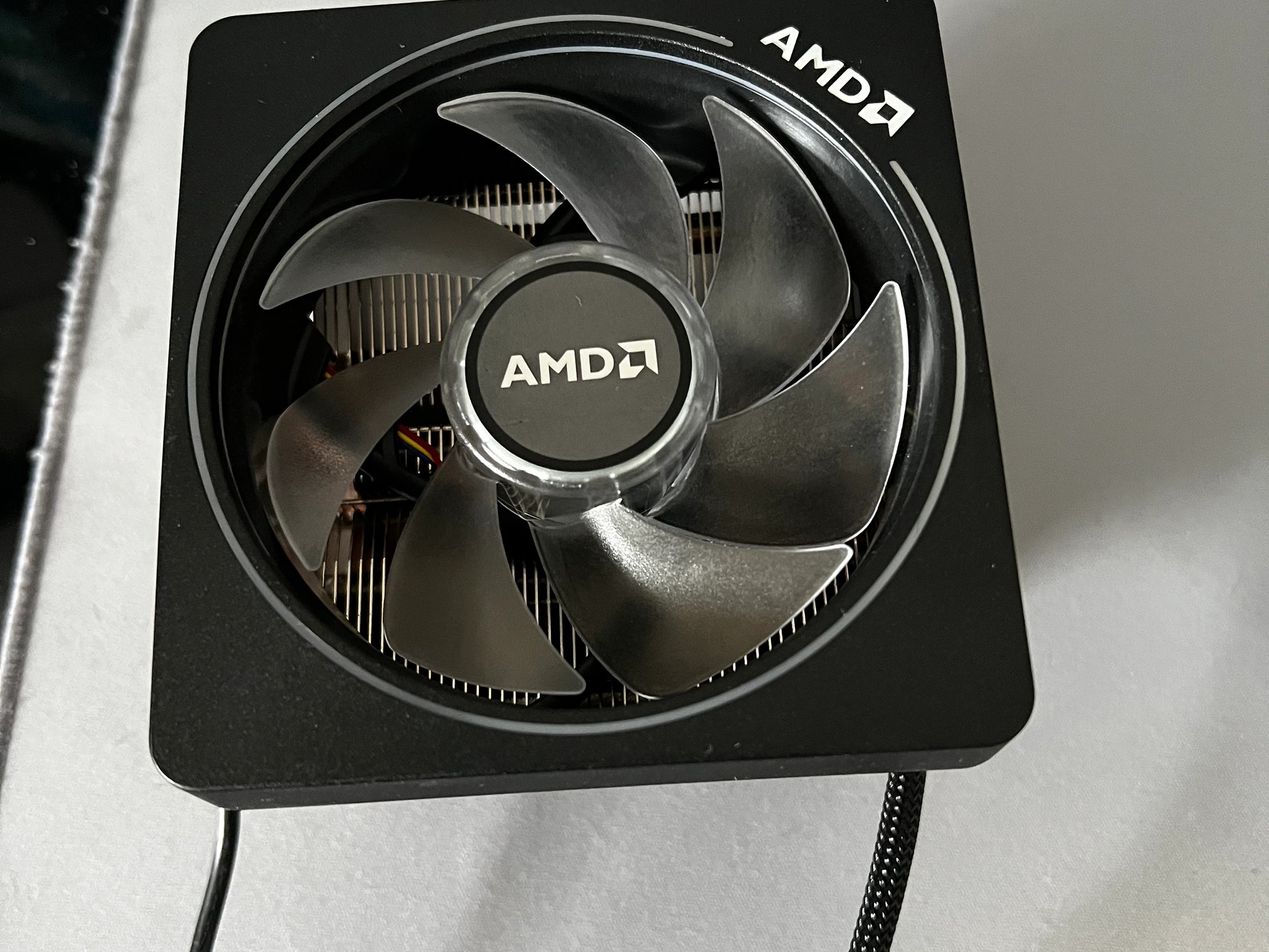 AMD Ryzen 7 3700x 3.6 GHz + Wraith Prism RGB Cooler