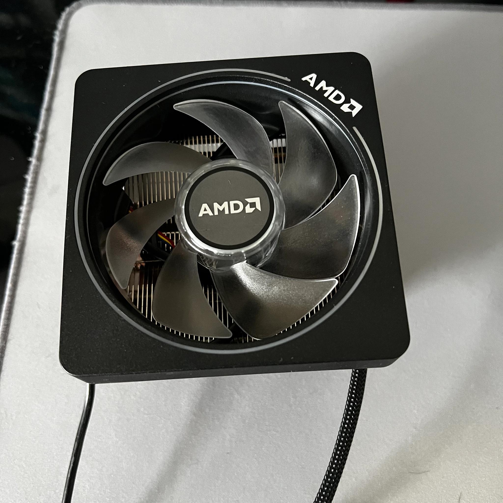 AMD Ryzen 7 3700x 3.6 GHz + Wraith Prism RGB Cooler