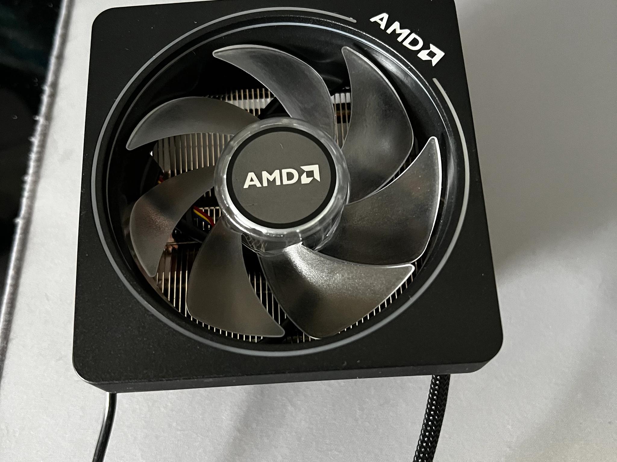 AMD Ryzen 7 3700x 3.6 GHz + Wraith Prism RGB Cooler