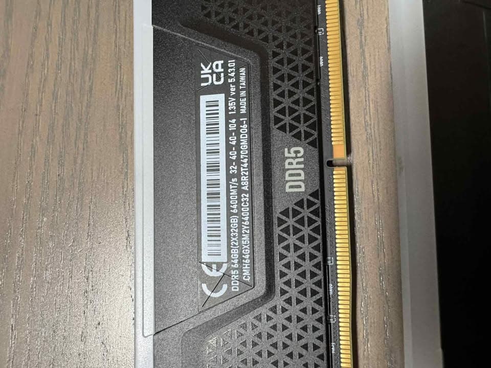 64GB CORSAIR VENGEANCE DDR5 RGB 6400 MHZ CL32