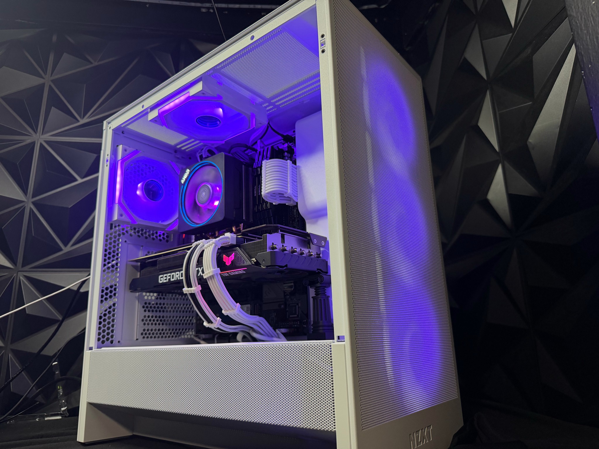 ⚪⚫🔥 YIN YANG BANG 🔥⚫⚪Ryzen 7 5800XT| RTX 3080 | 32 GB DDR4| 1.25 TB NVMe| 850W PSU