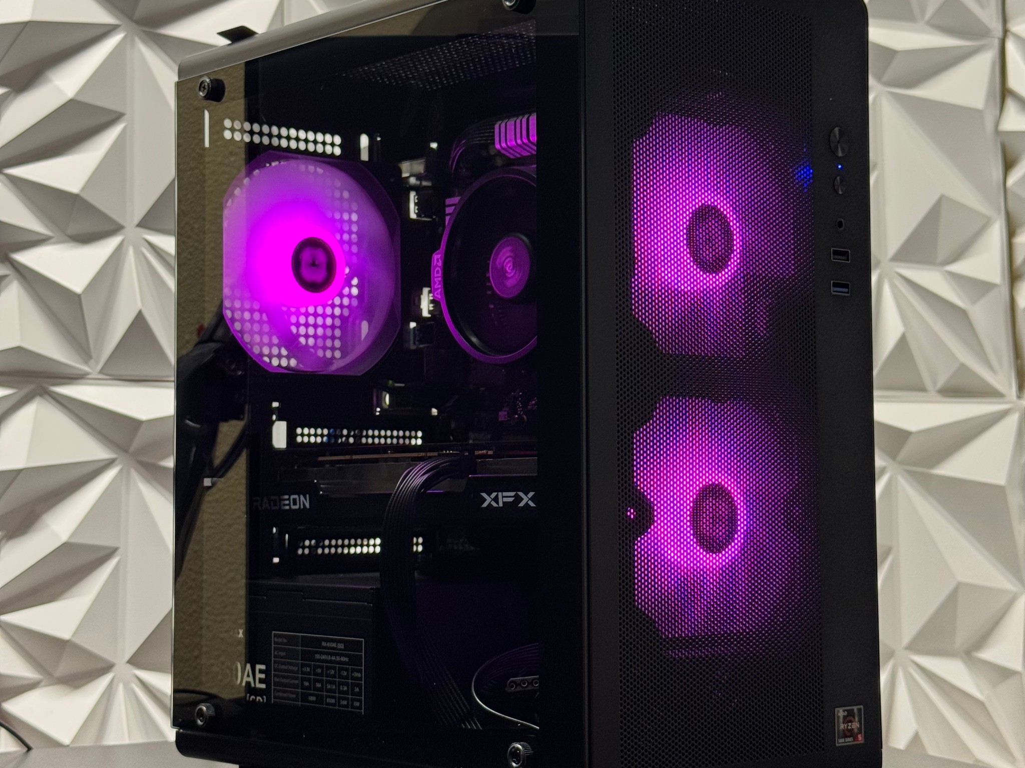 Rx 6600 / Ryzen 5 5500 / 16GB DDR4 Ram / 500GB Samsung SSD / Windows 11