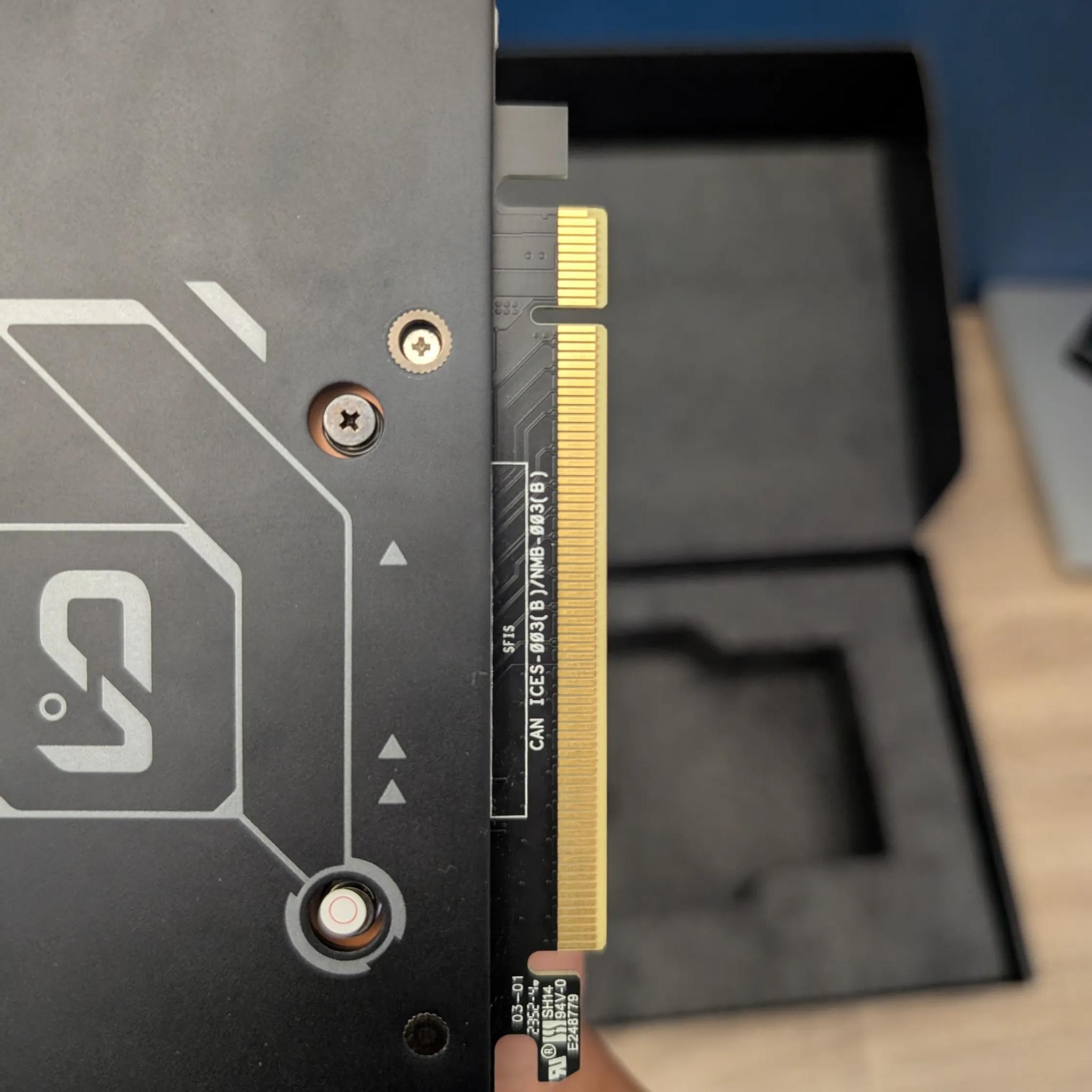 LIKE NEW - ASUS DUAL SERIES RX 7600XT 16GB