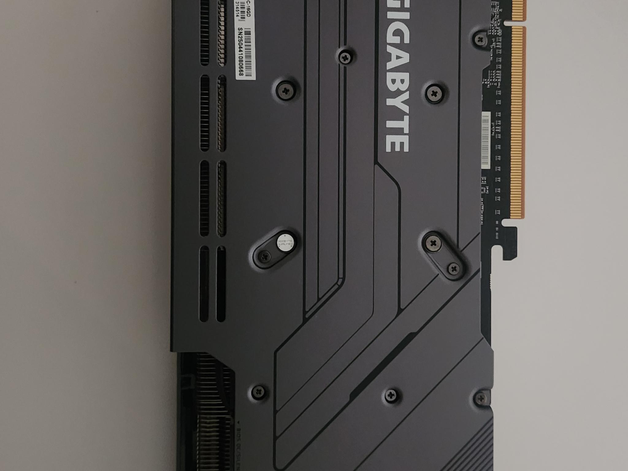 Radeon RX 7800xt GIGABYTE GAMING OC 16gb VRAM + CABLE EXTENSIONS