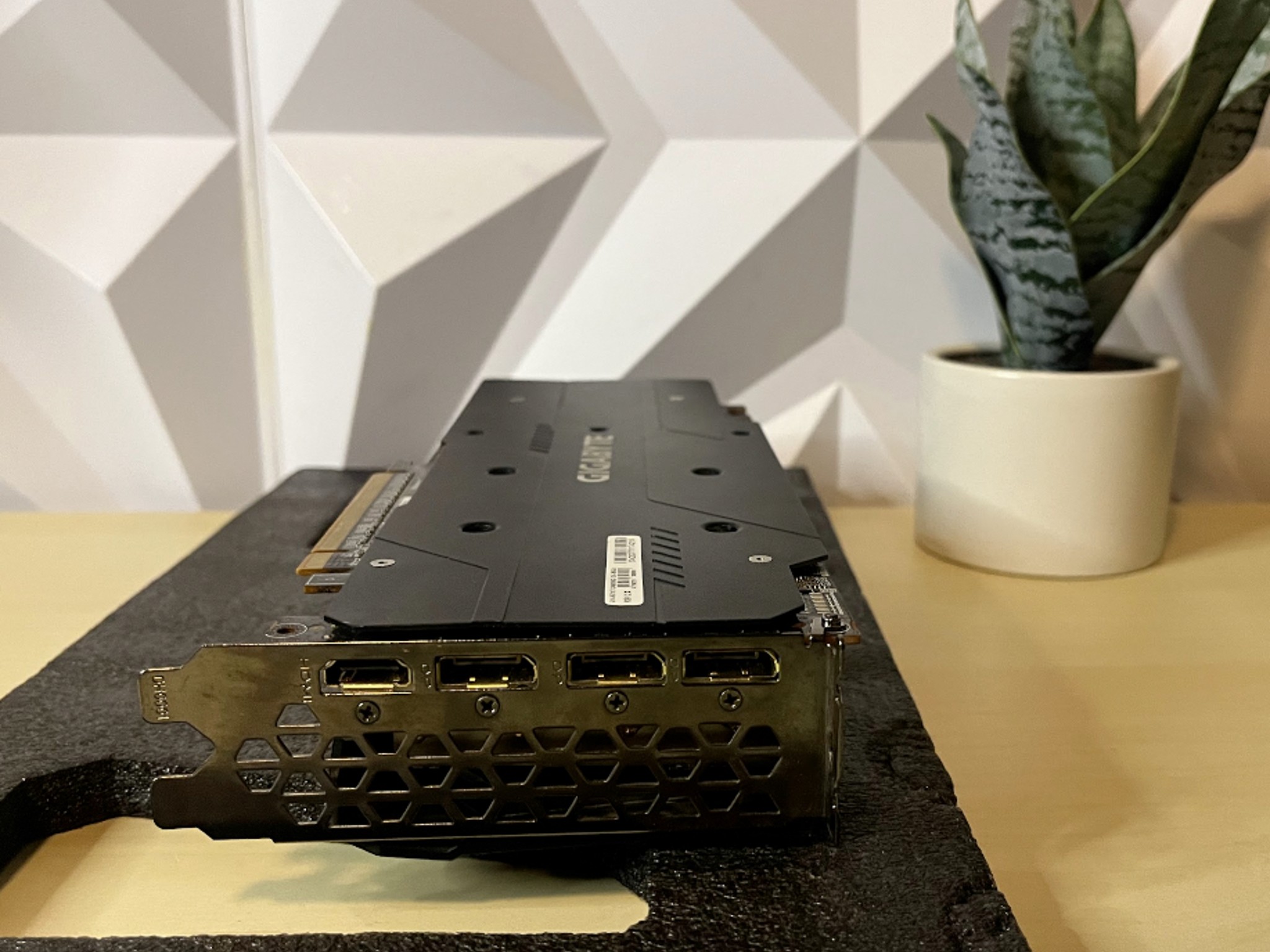 GIGABYTE RX 5600 XT 6gb Vram black