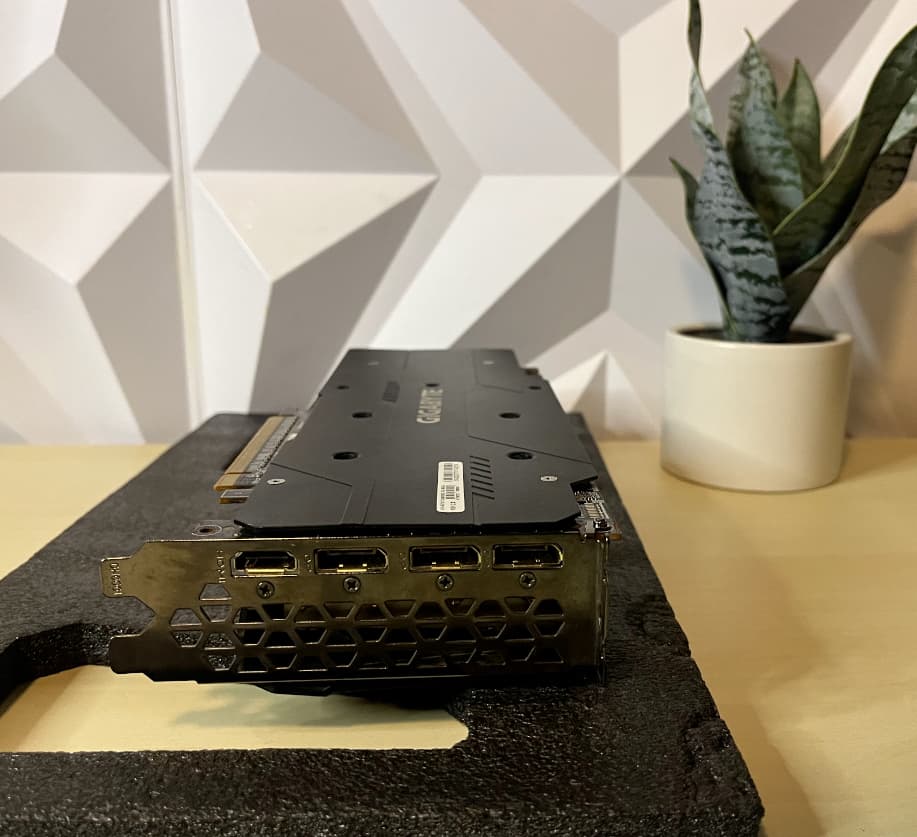 GIGABYTE RX 5600 XT 6gb Vram black