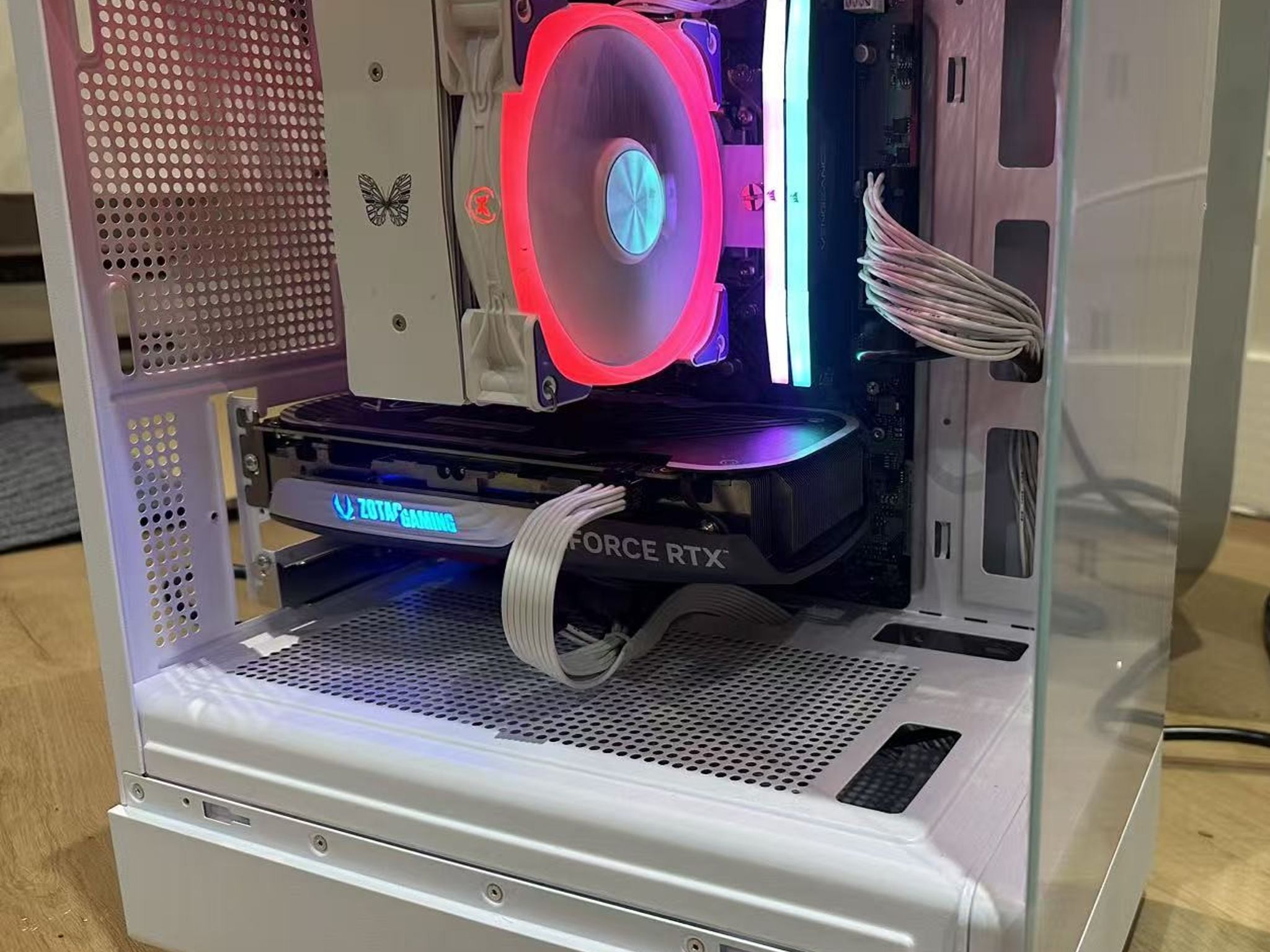 GeForce RTX 4060 Ti Custom Gaming PC - Ryzen 5 8400F Corsair 32GB ddr5